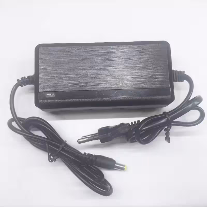 آدابتور 12 ولت 5 آمپر برند مدل 1250