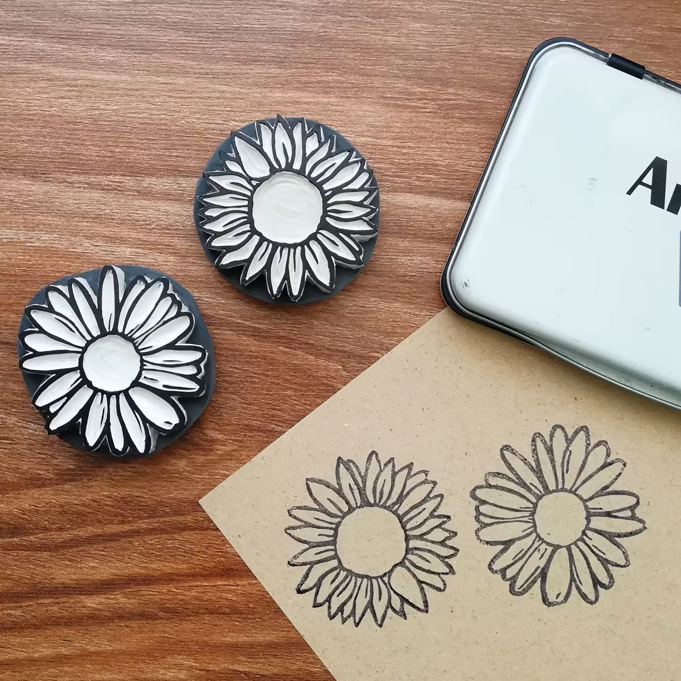 مهر لینولئوم با پایه فوم طرح گل (هرعدد 80  تومان)