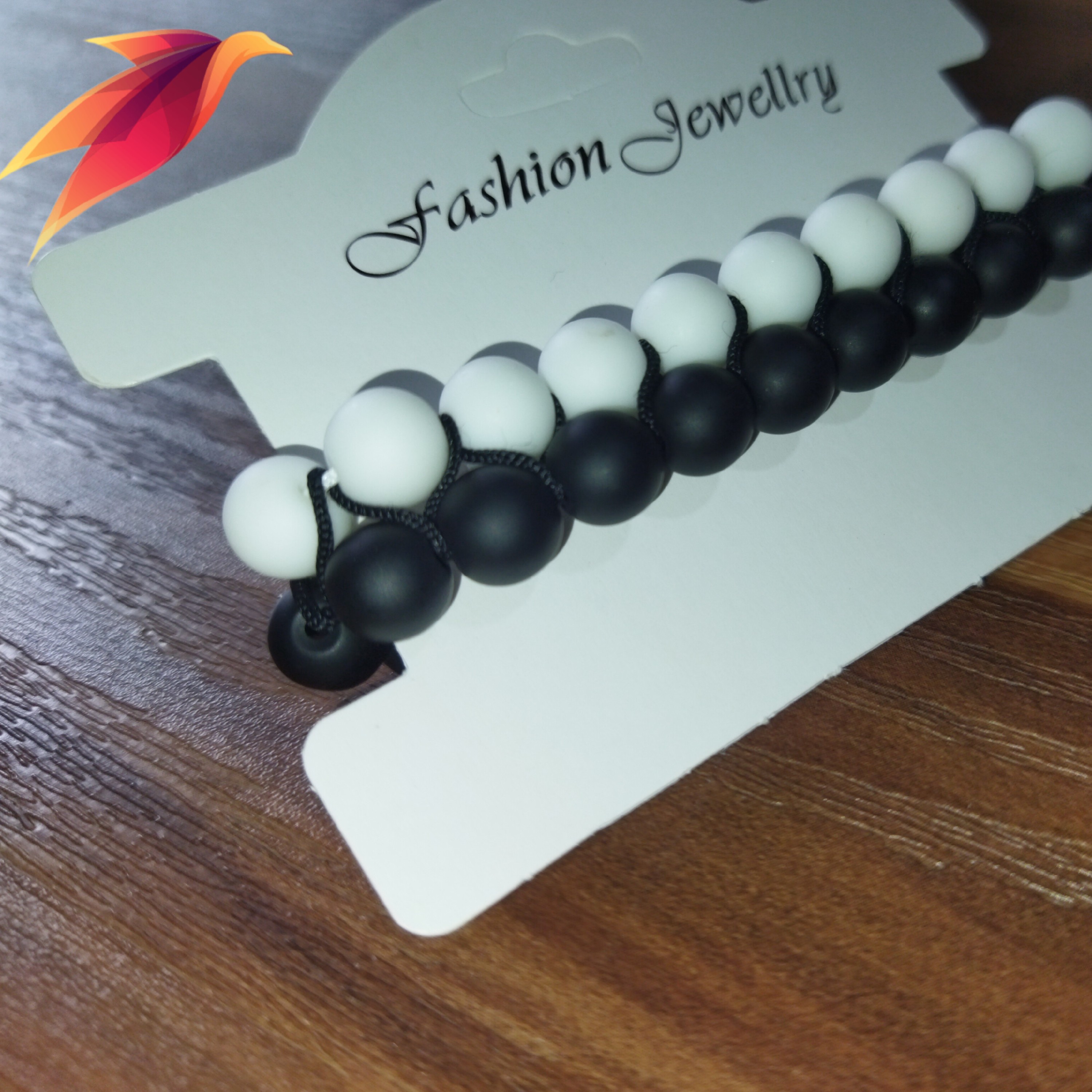 دستبند دو ردیفه با رنگ های مختلف و در رنگ های بند مختلف 