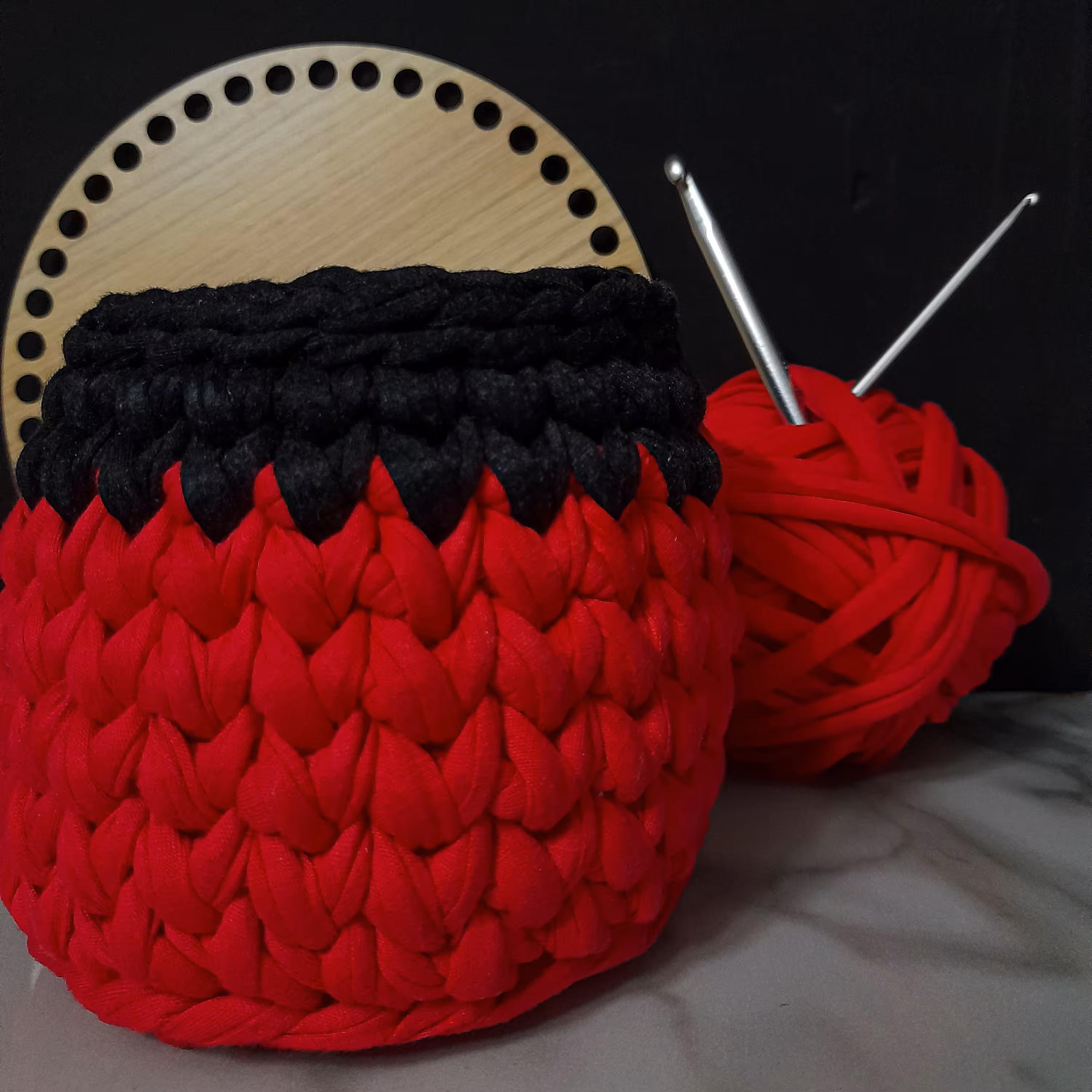 جامدادی دست بافت تریکو 