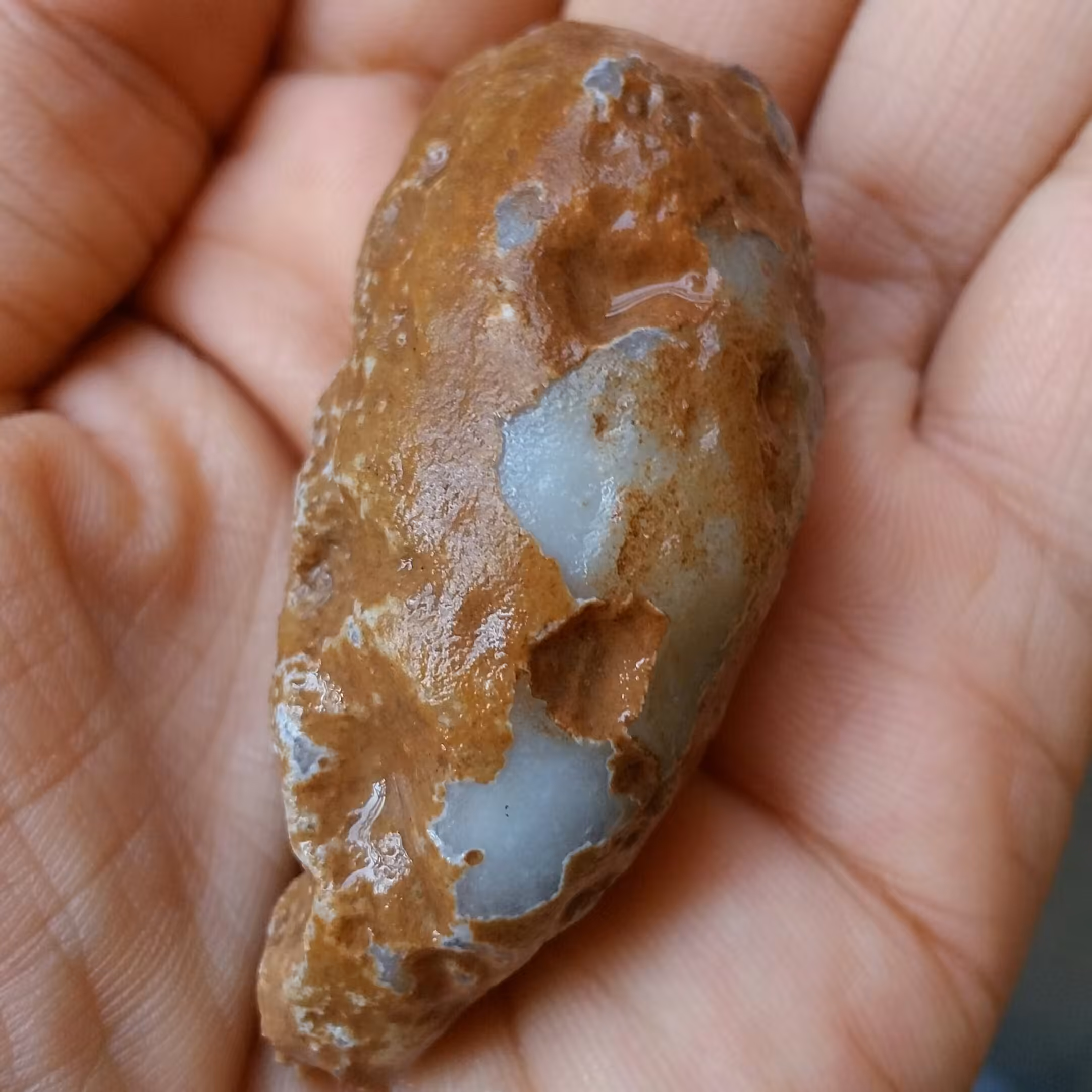 سنگ راف خام عقیق توپی برش نخورده صد در 100 طبیعی سرشار از خواص شاهکار خلقت
با قابلیت ساخت چند نگین زیباااا