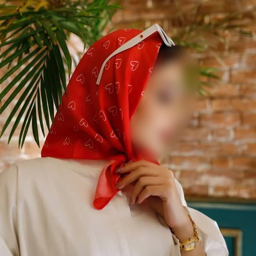 مینی اسکارف نخی قرمز قلبی