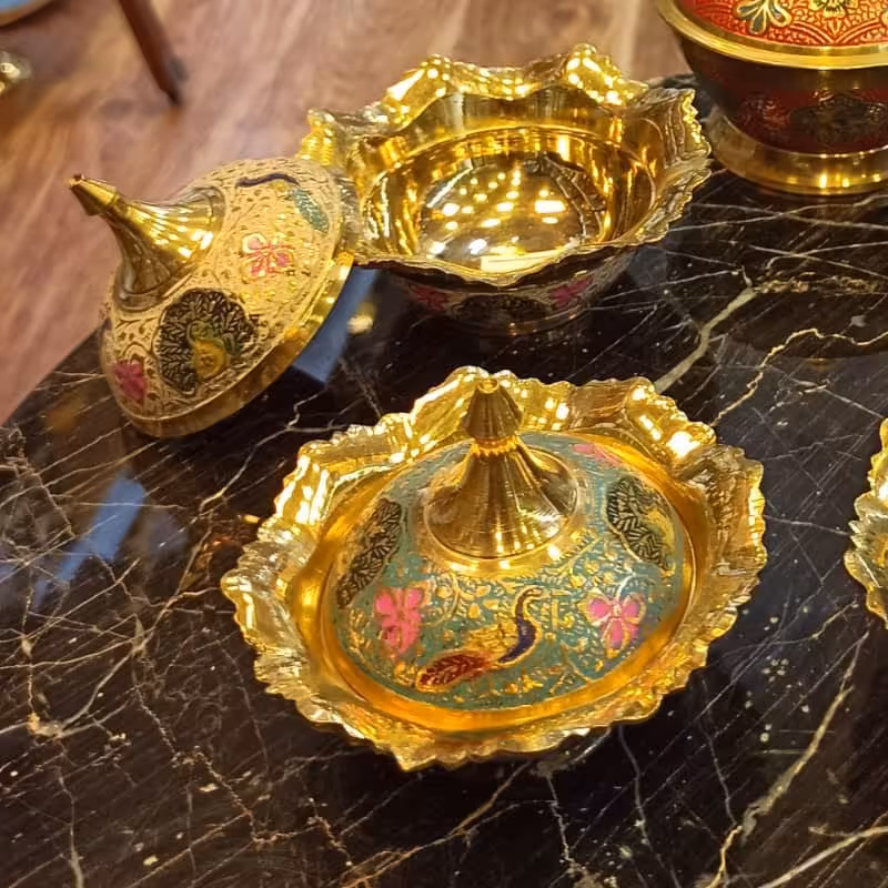 قندان برنجی طرح کانگرو میناکاری شده کاردست هندوستان مناسب برای پذیرایی قند و دیزاین میزجلومبلی و انواع میزهای عسلی