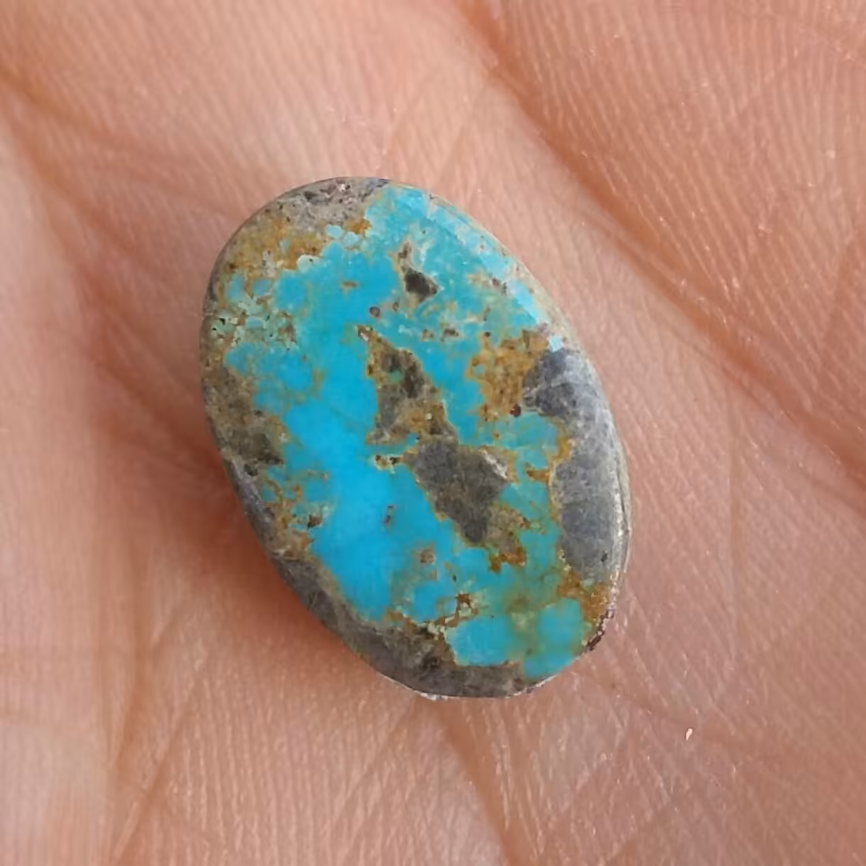 نگین فیروزه
آبی سبز خوش رنگ و بسیار فاخر 
بدون بهسازی
کاملا طبیعی