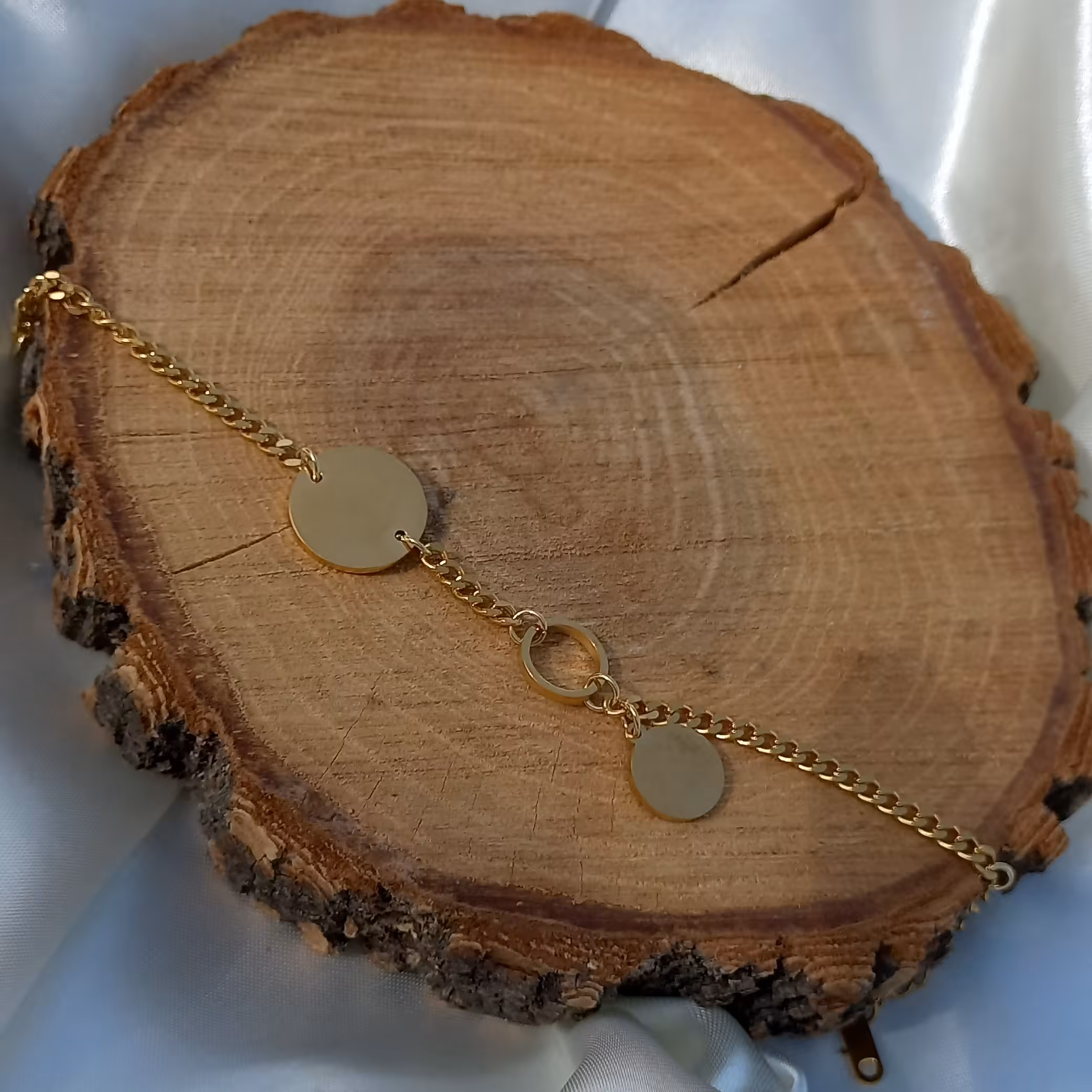 دست بند اویز دار