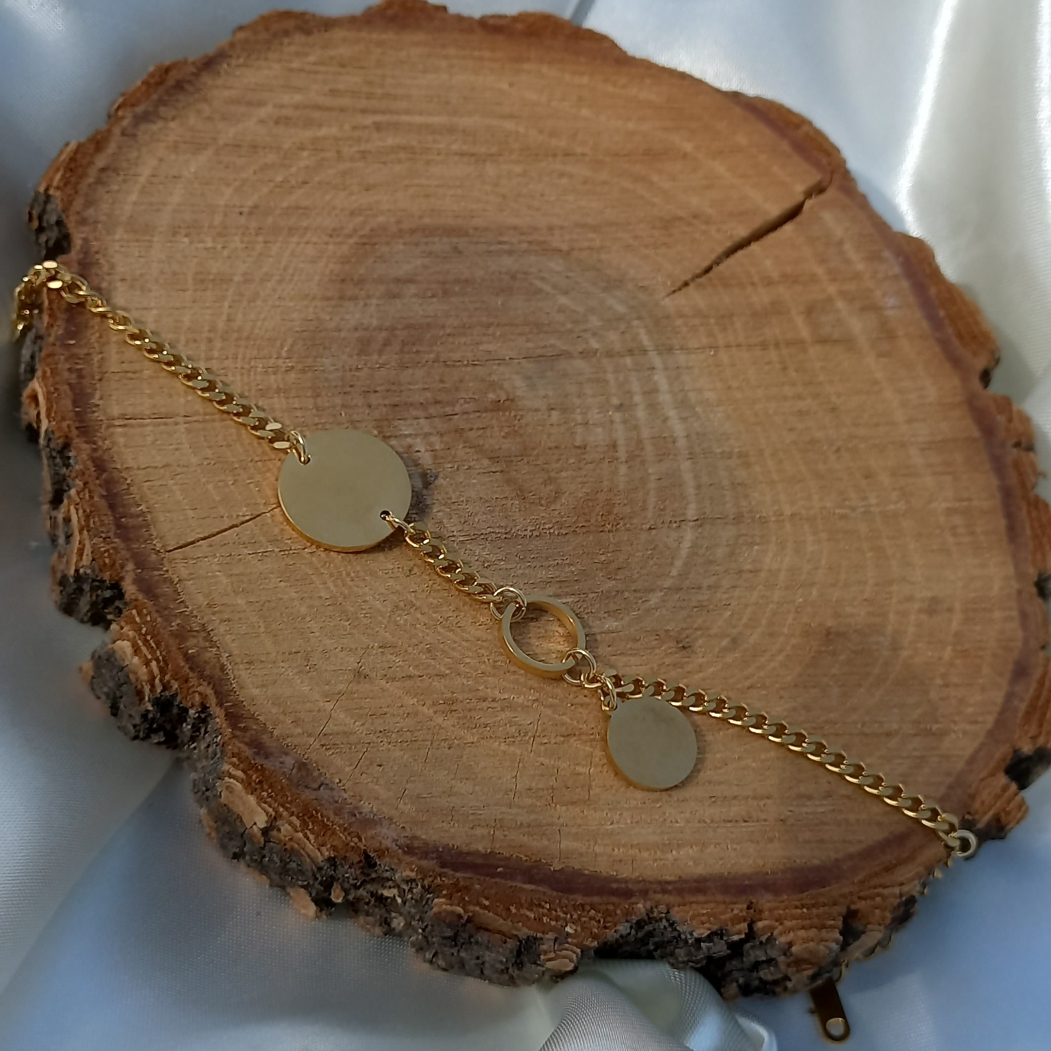 دست بند اویز دار