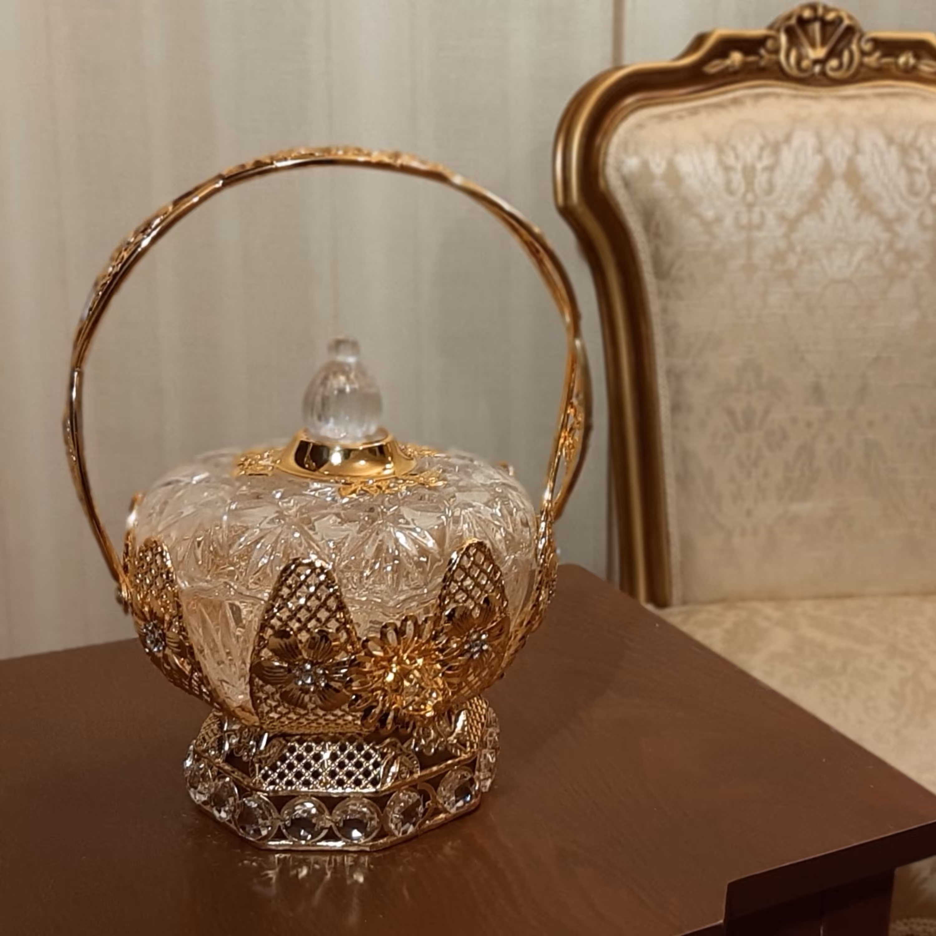 شکلات خوری درب دار  دسته طلایی