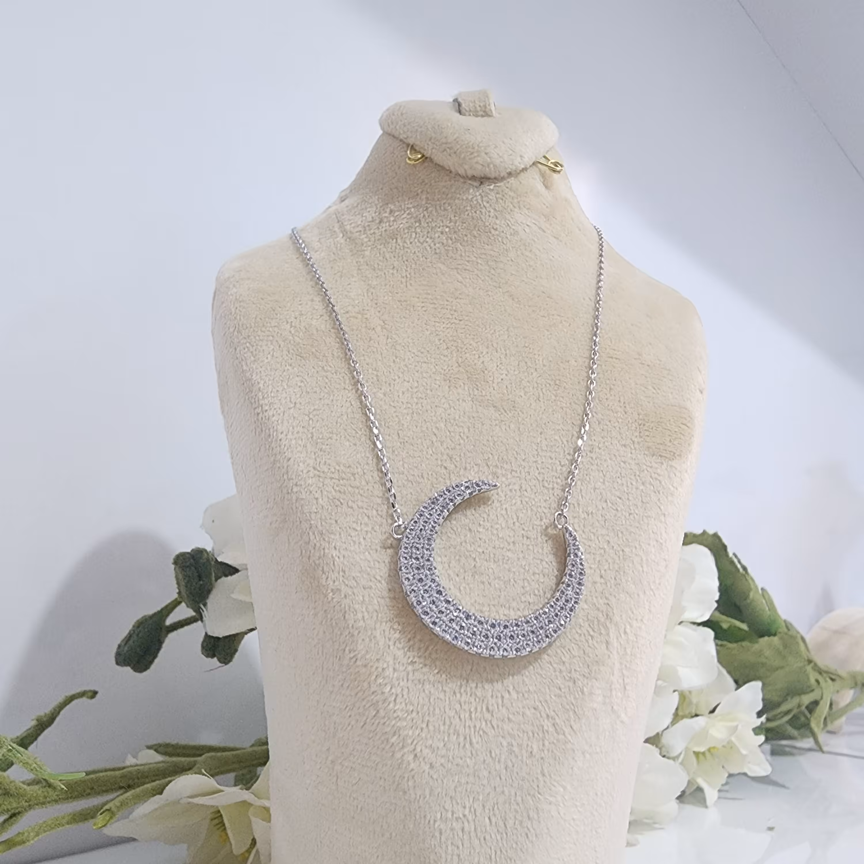 گردنبند ماه 