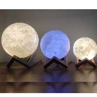 M7آباژور رومیزی مدل کره ماه سایزمتوسط شارژی لمسی دورنگ افتابی و مهتابی 