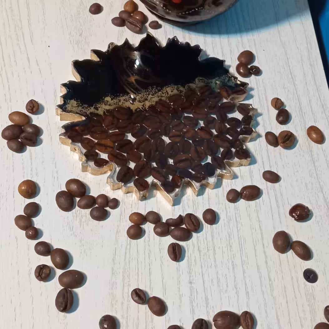 زیر لیوانی رزینی با دانه های قهوه اندازه سیزده سانت 