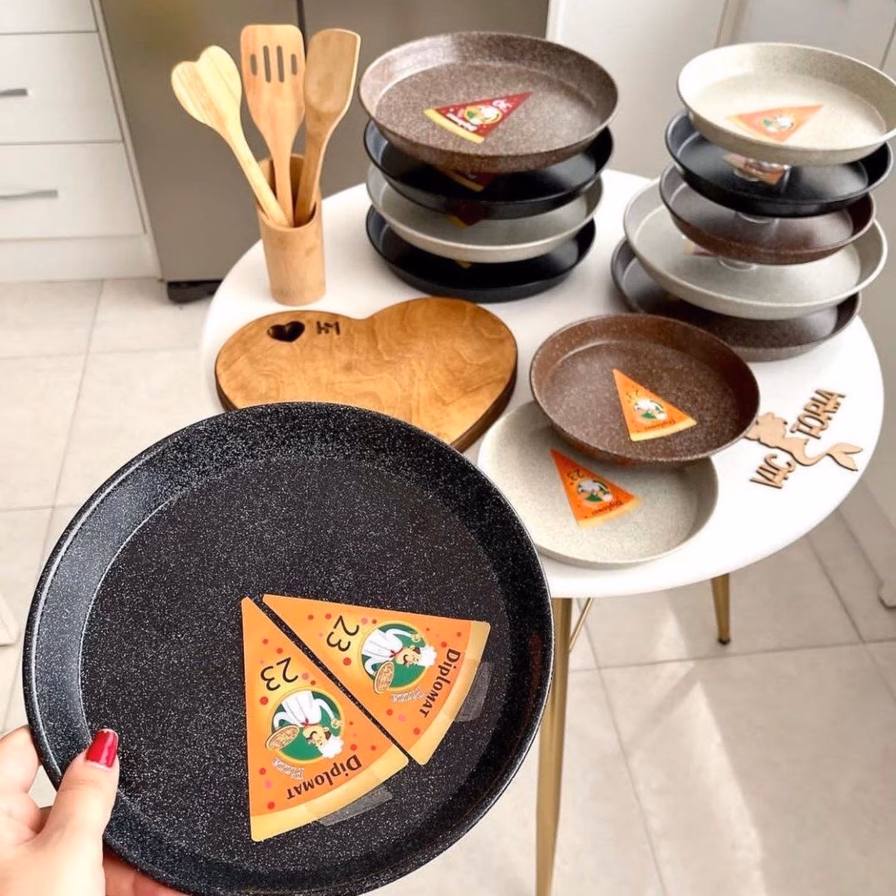 قالب پیتزا جنس گرانیتی و مقاوم در مقابل خط و خش