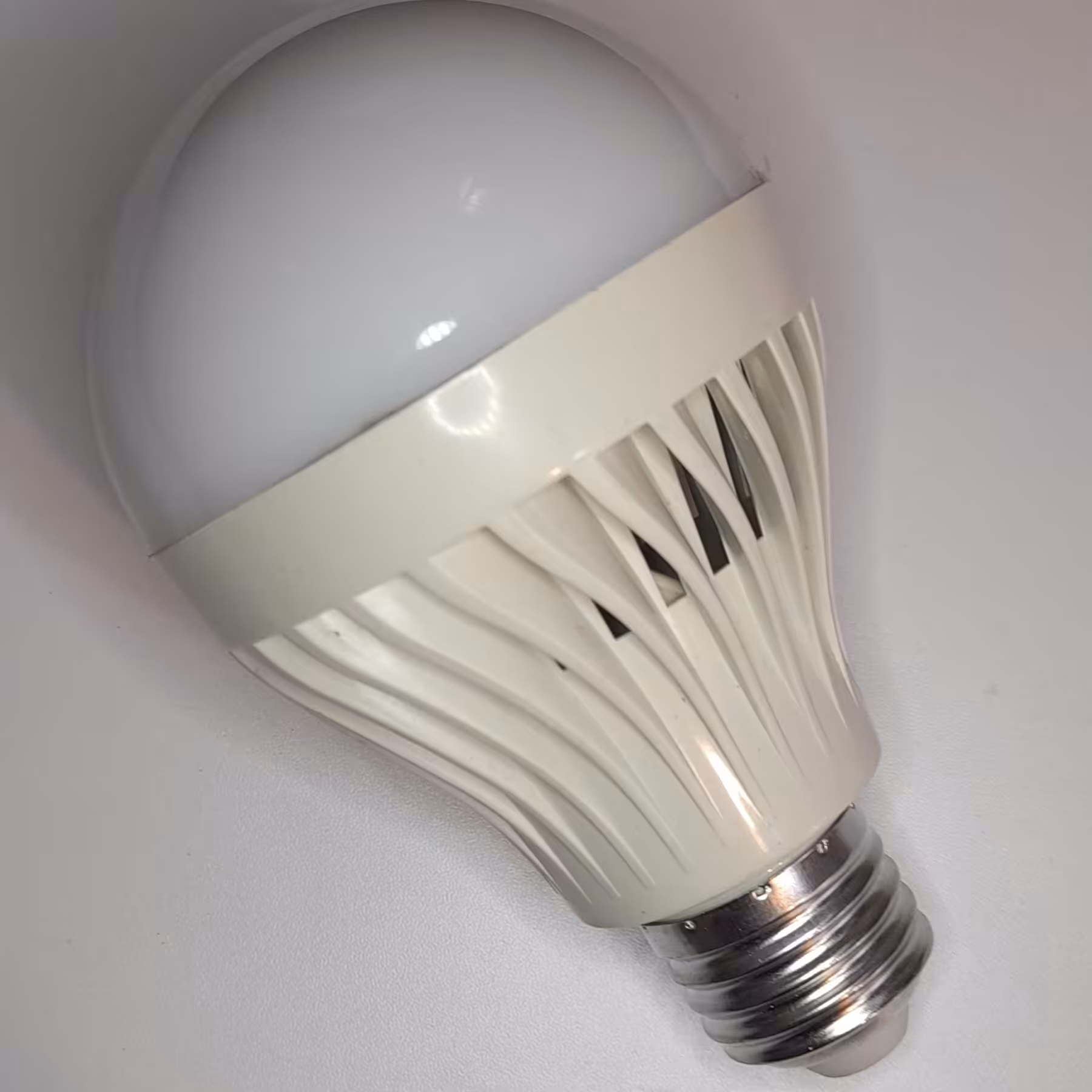 لامپ 12 ولت(مناسب برای استفاده با باتری ماشین و موتور)نور مهتابی