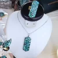 آویز  و انگشتر فیروزه با رزین در قاب برنجی