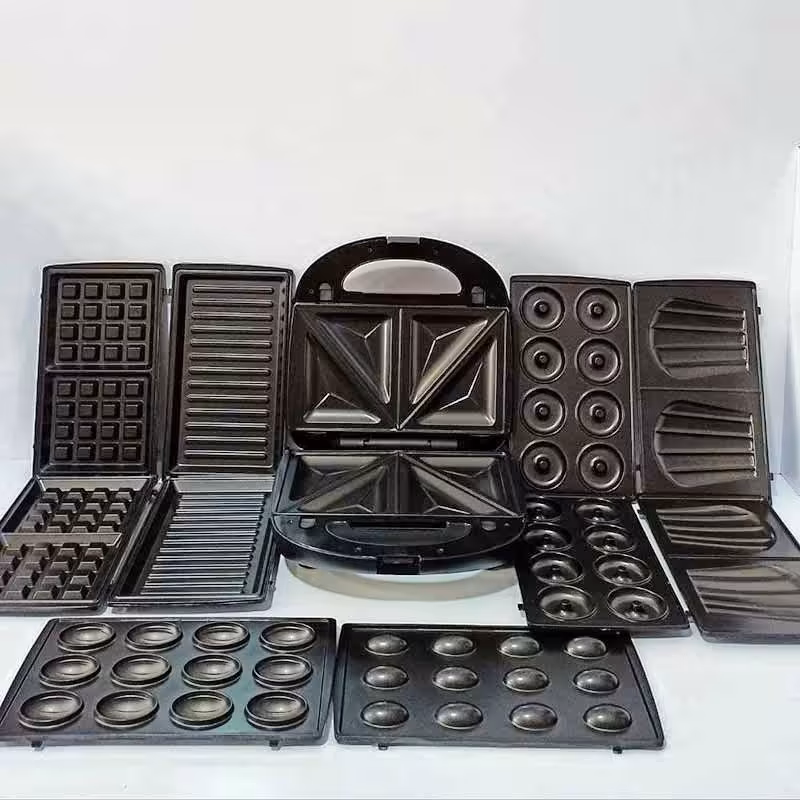 ساندویچ ساز 6کاره دسینی ایتالیا  توان مصرفی 1400 وات 6 مدل سینی جنس بدنه استیل 