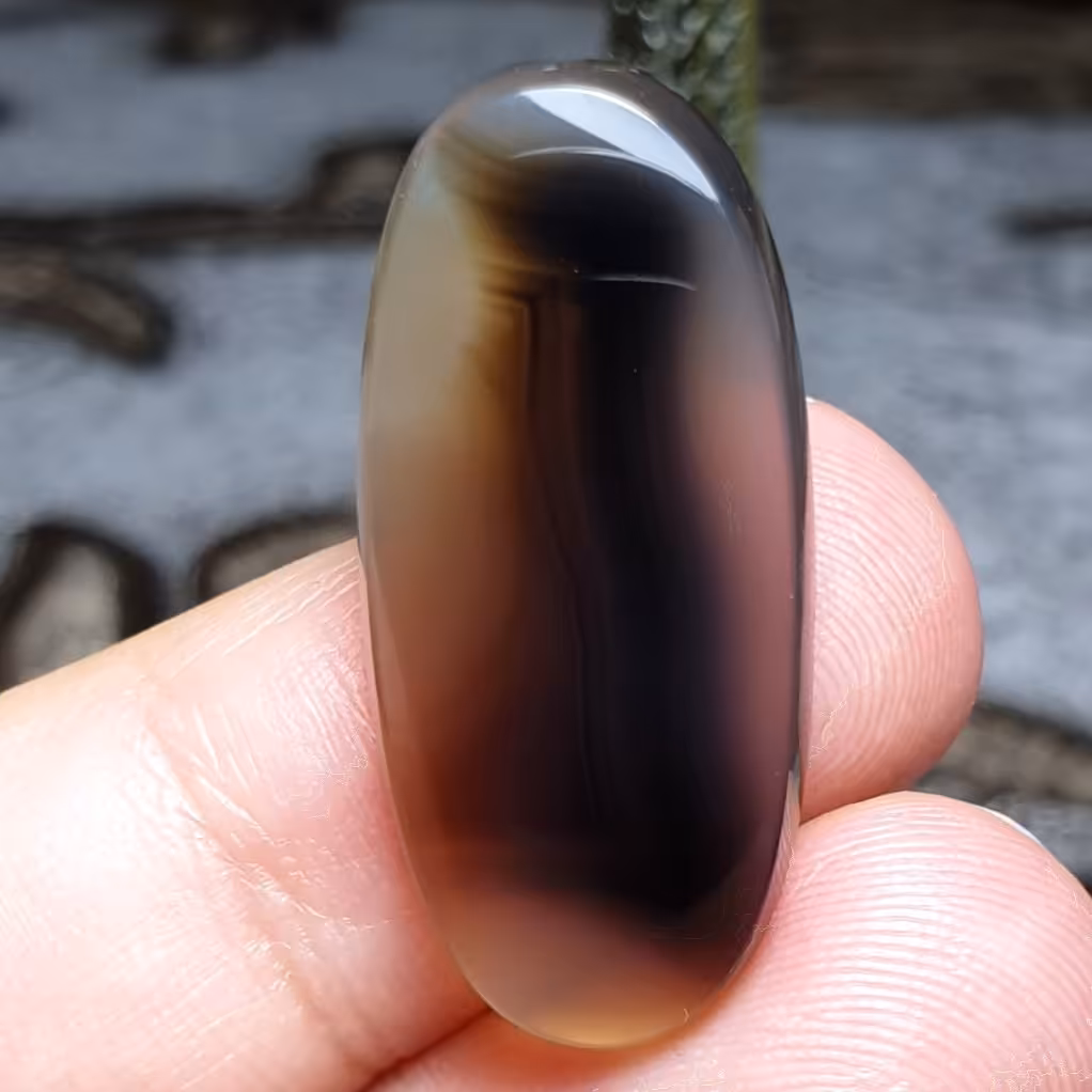  نگین فوق العاده زیبای عقیق جزع صد درصد طبیعی بسیار خاص خراسانی اصل معدنی
کد  25660