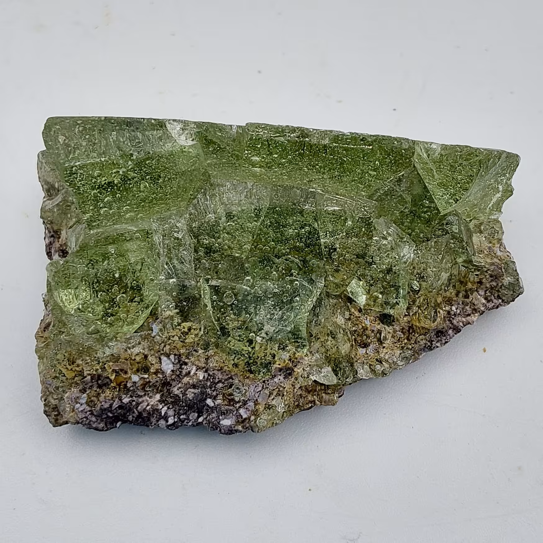 سنگ قیمتی و زینتی ابسیدین سبز  .وزن 40 گرم. کد a 49 