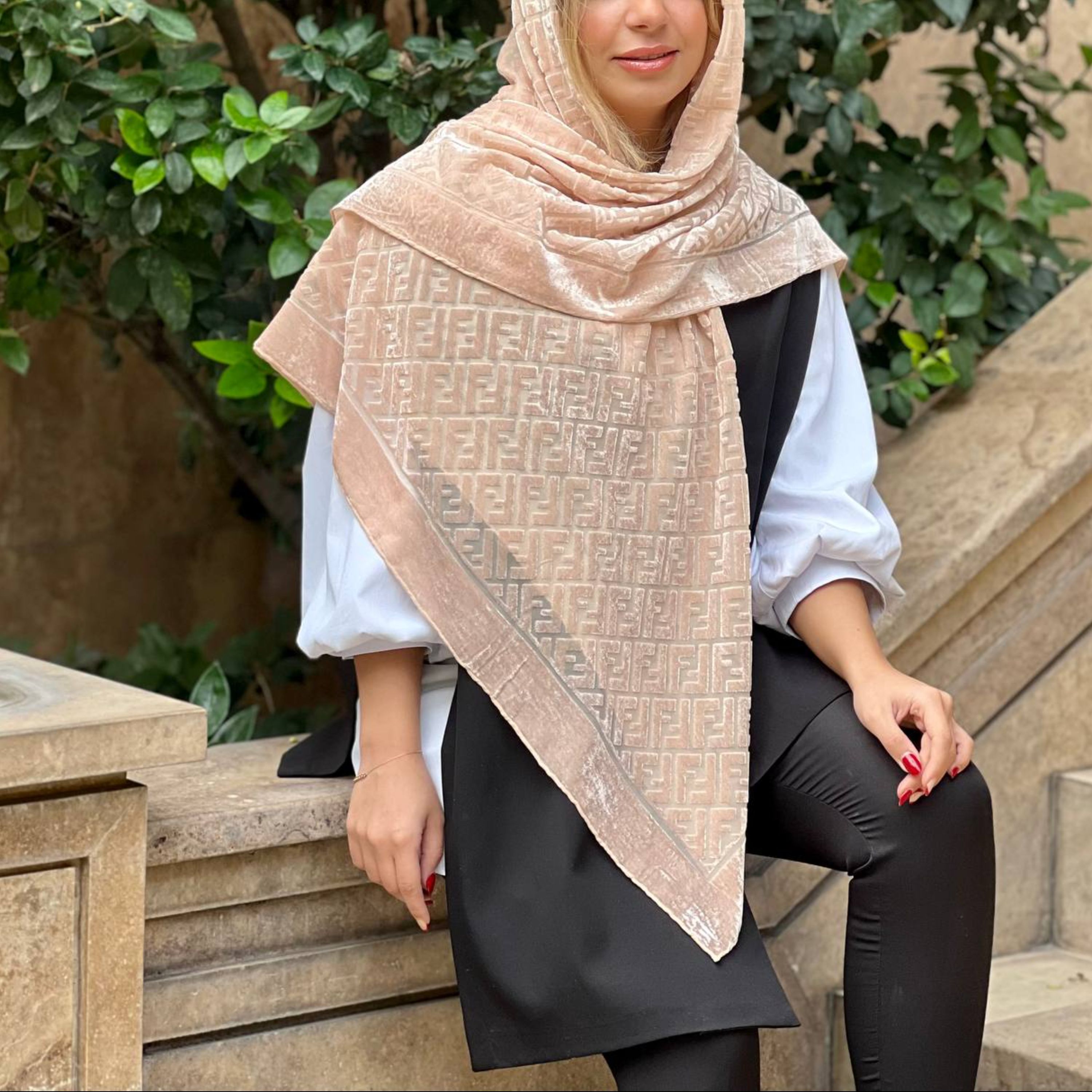 روسری حریر مخمل طرح مارک8