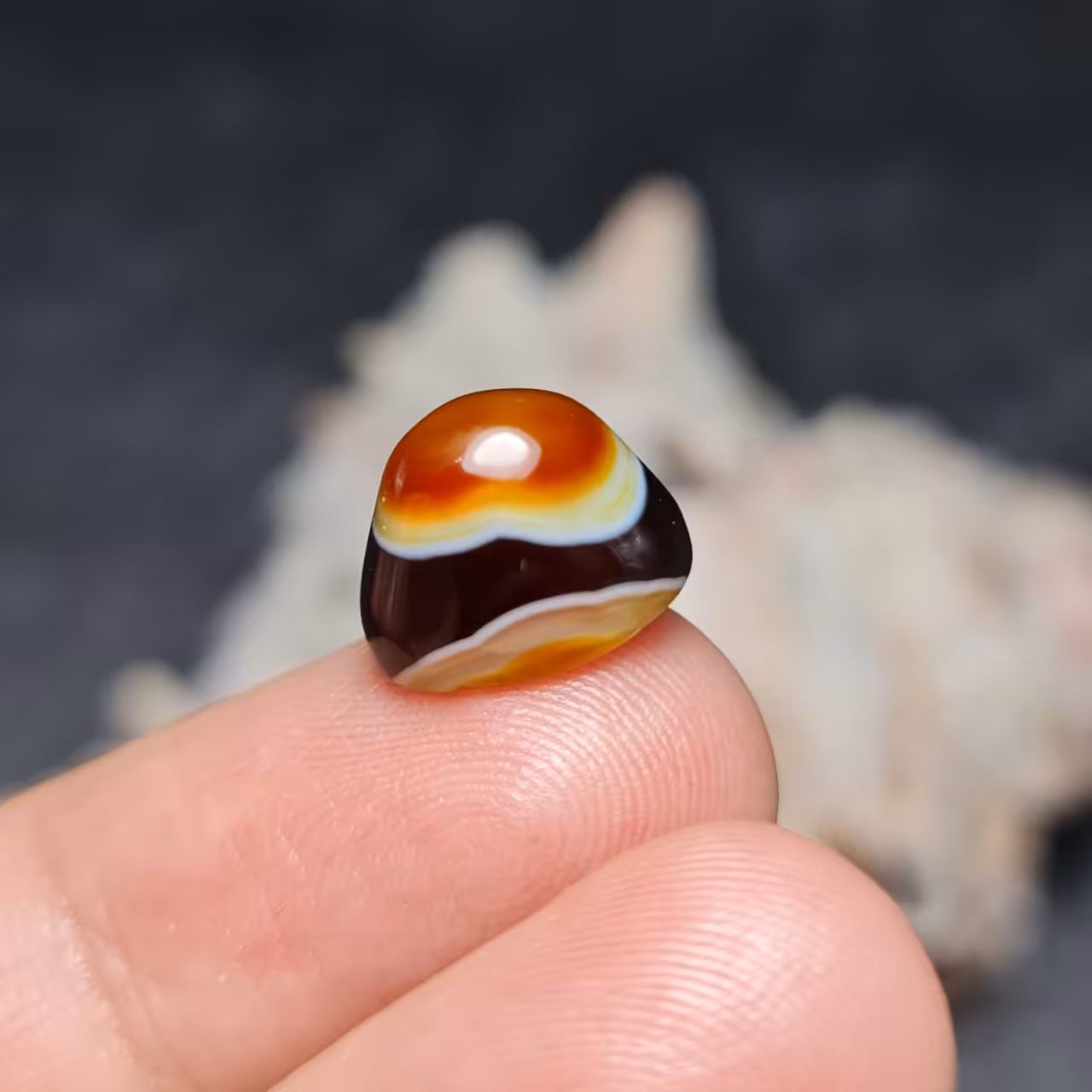 نگین فوق العاده زیبای عقیق سه پوست خاص خراسانی اصل معدنی
کد 27123
