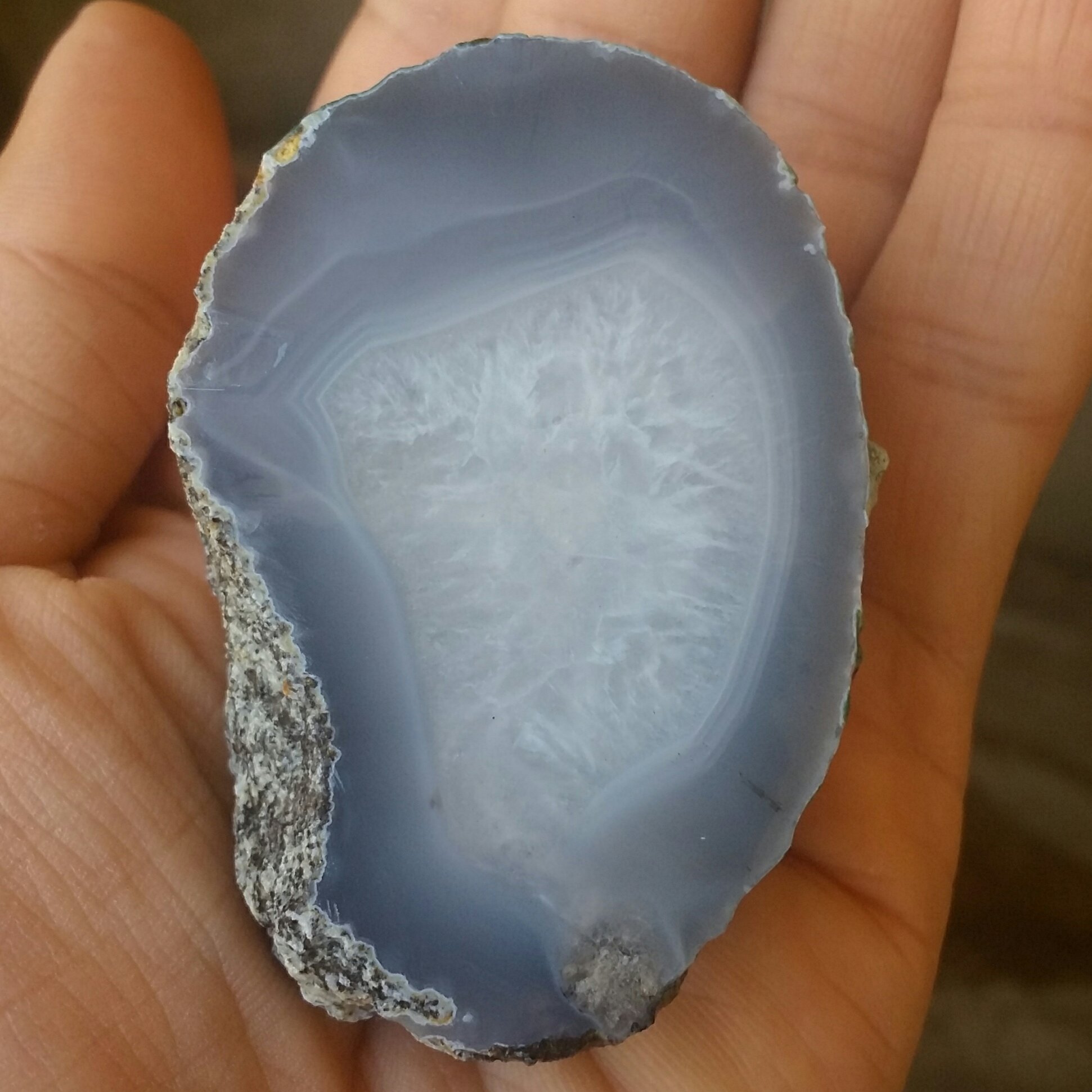 اسلایس سنگ راف عقیق سلیمانی 3 بعدی خارق العاده بسیار زیبااا محشر 100 در 100 طبیعی شاهکار خلقت دیدنی
