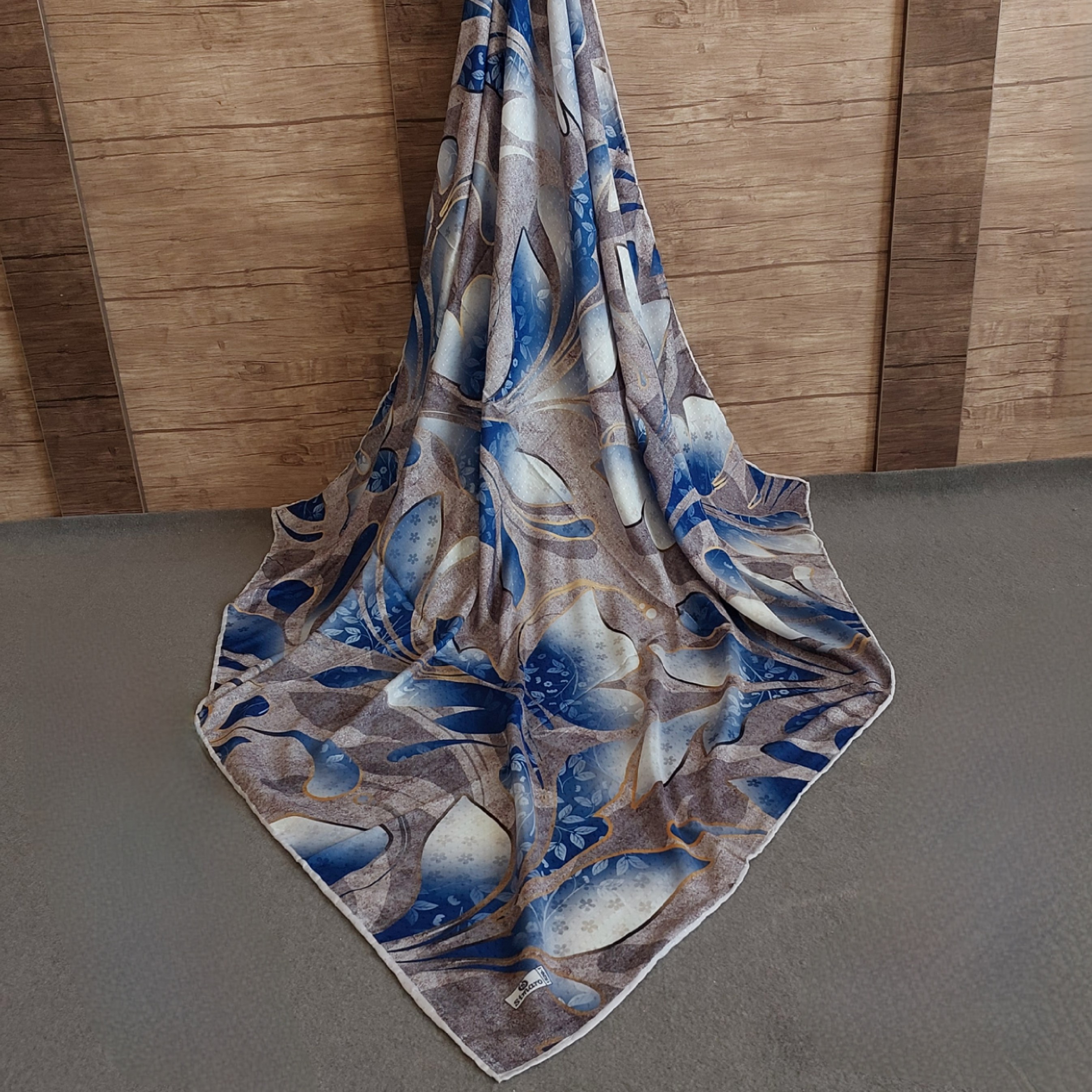 روسری نخی قواره بزرگ دور دست دوز
