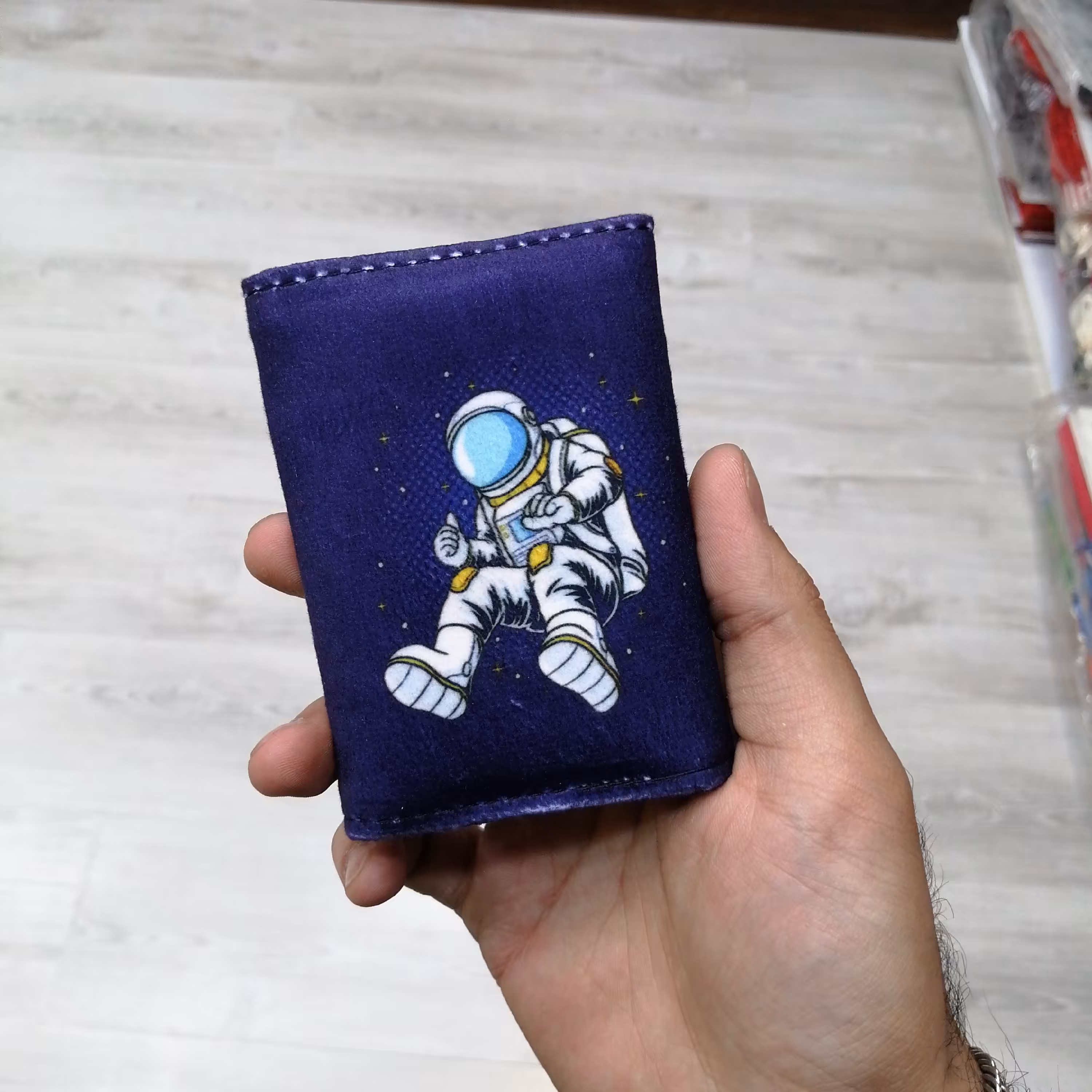 کیف پول مخملی طرح فضانورد 