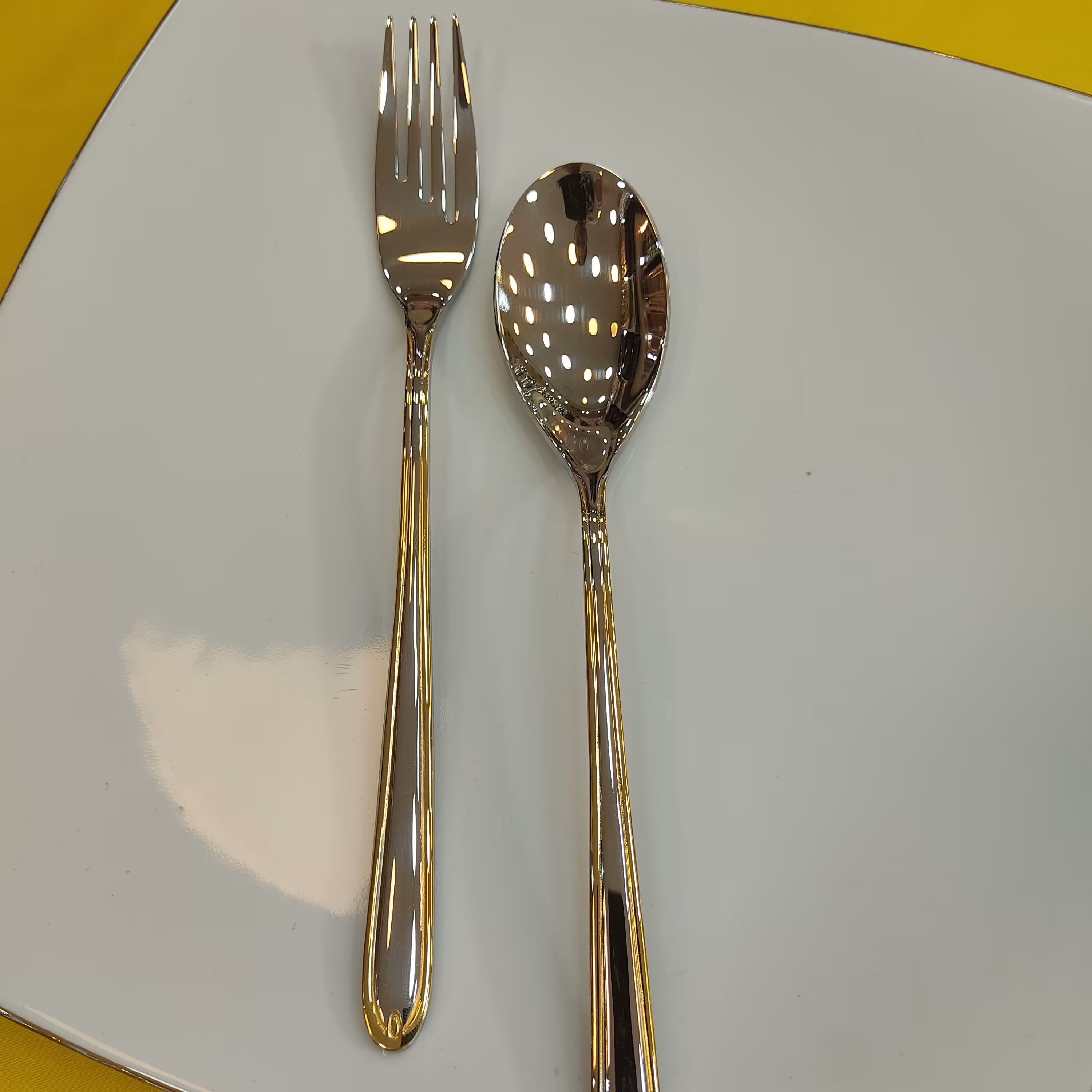 قاشق و چنگال 24 نفره 333 طلایی