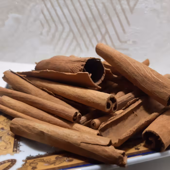 چوب دارچین  لوله  ای و ممتاز  و اعلا 100 گرمی راز طبیعت خراسان  چوب دارچین لوله ای  