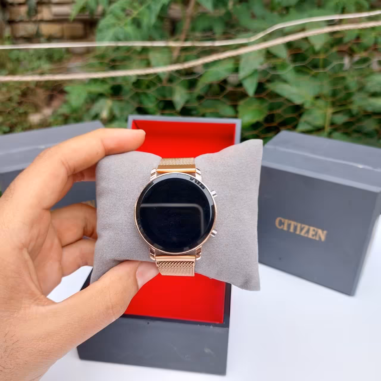 ساعت led مگنتی 

رزگلد

صفحه گرد 

کیفیت بالا 

