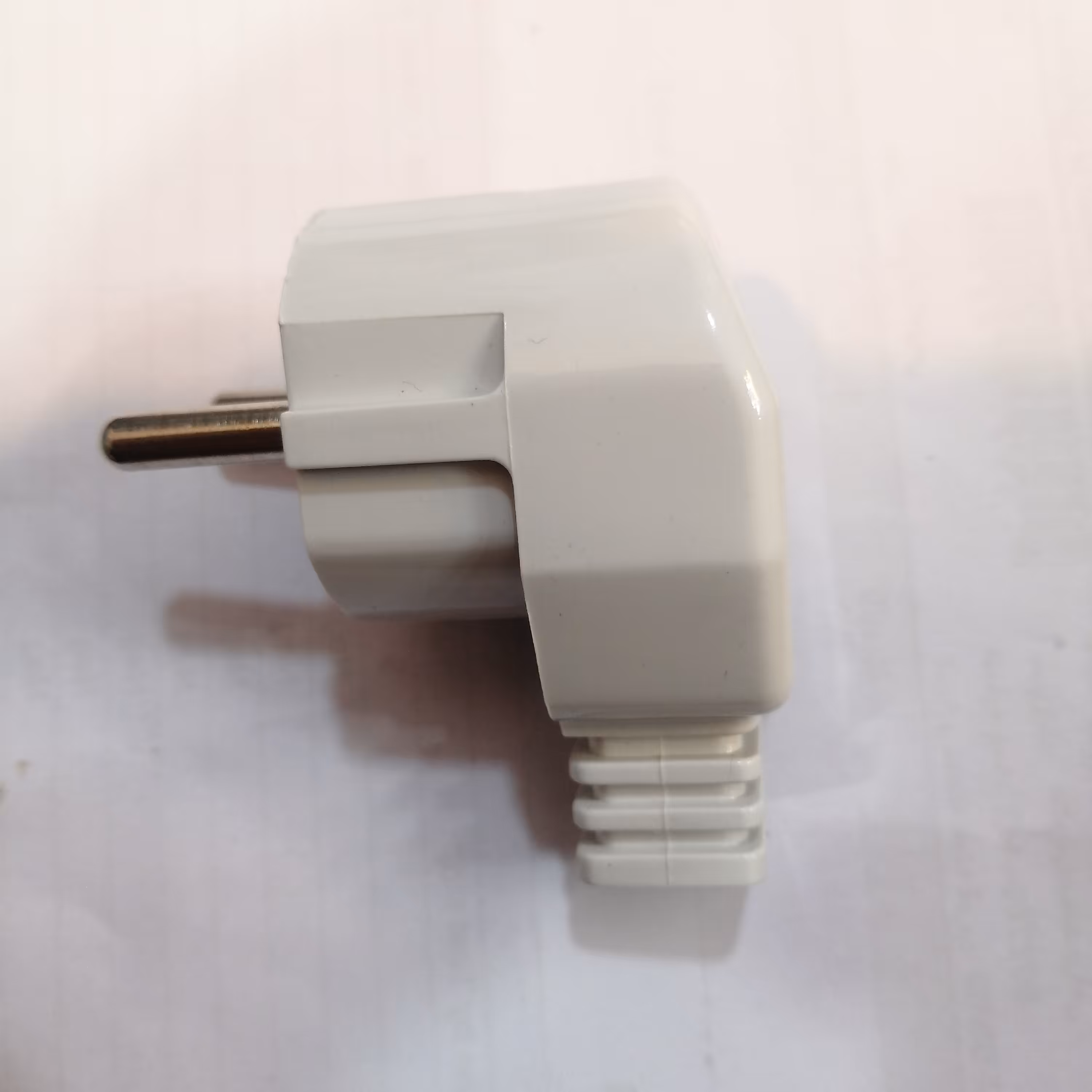 دوشاخه خانگی  ارت دار بهداد الکتریک ،دوشاخه برق،دوشاخه قوی،دوشاخه برنجی ،دوشاخه لباسشویی