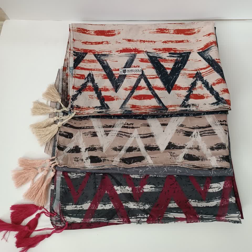 شال منگوله دار