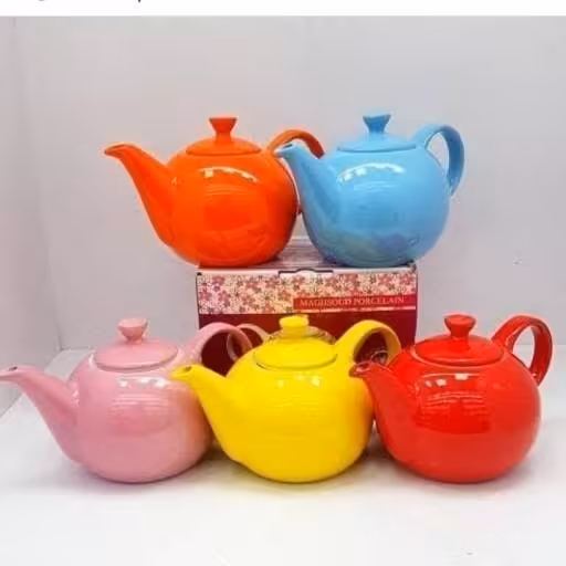 قوری تک رنگ به رنگ قرمز دارای کارتن بسته بندی کادویی