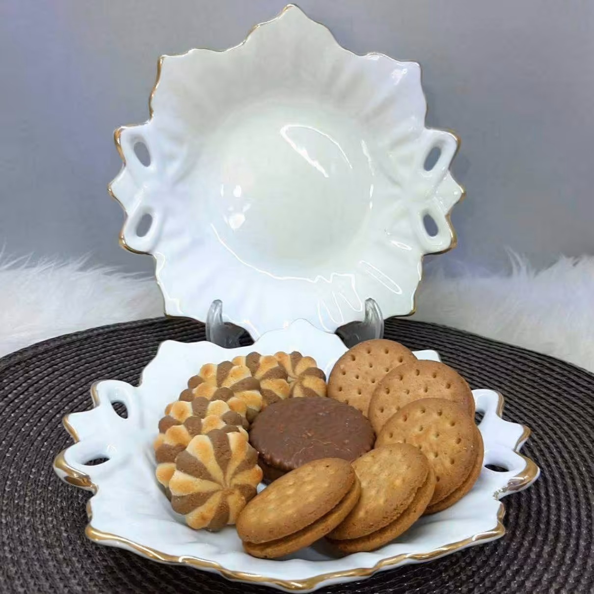 شکلات خوری پاپیون ست 2عددی جنس چینی مقصود خط طلا