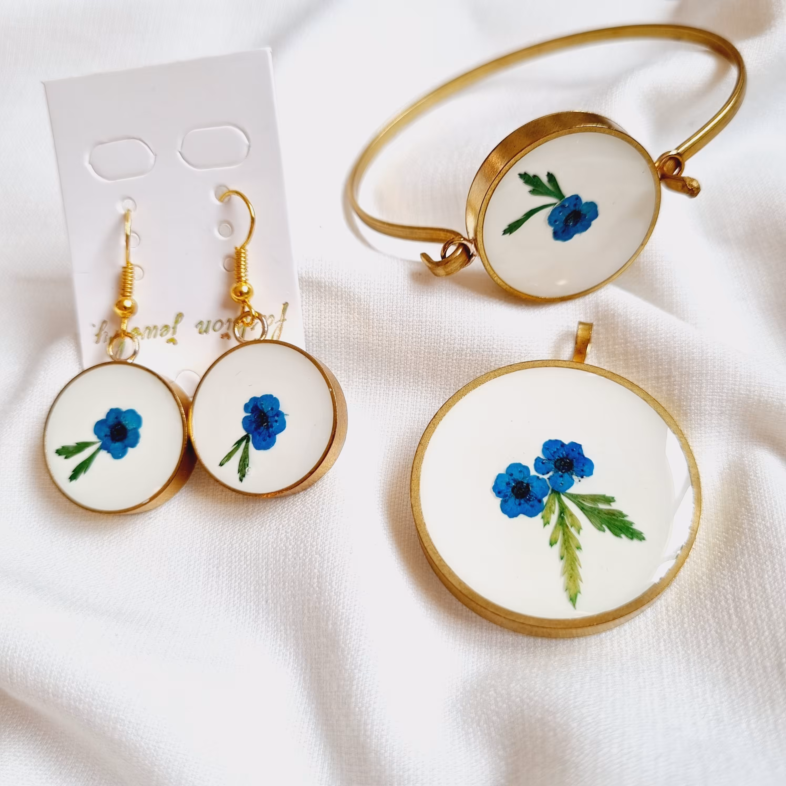 نیم ست رزینی شکوفه آبی با فریم برنجی