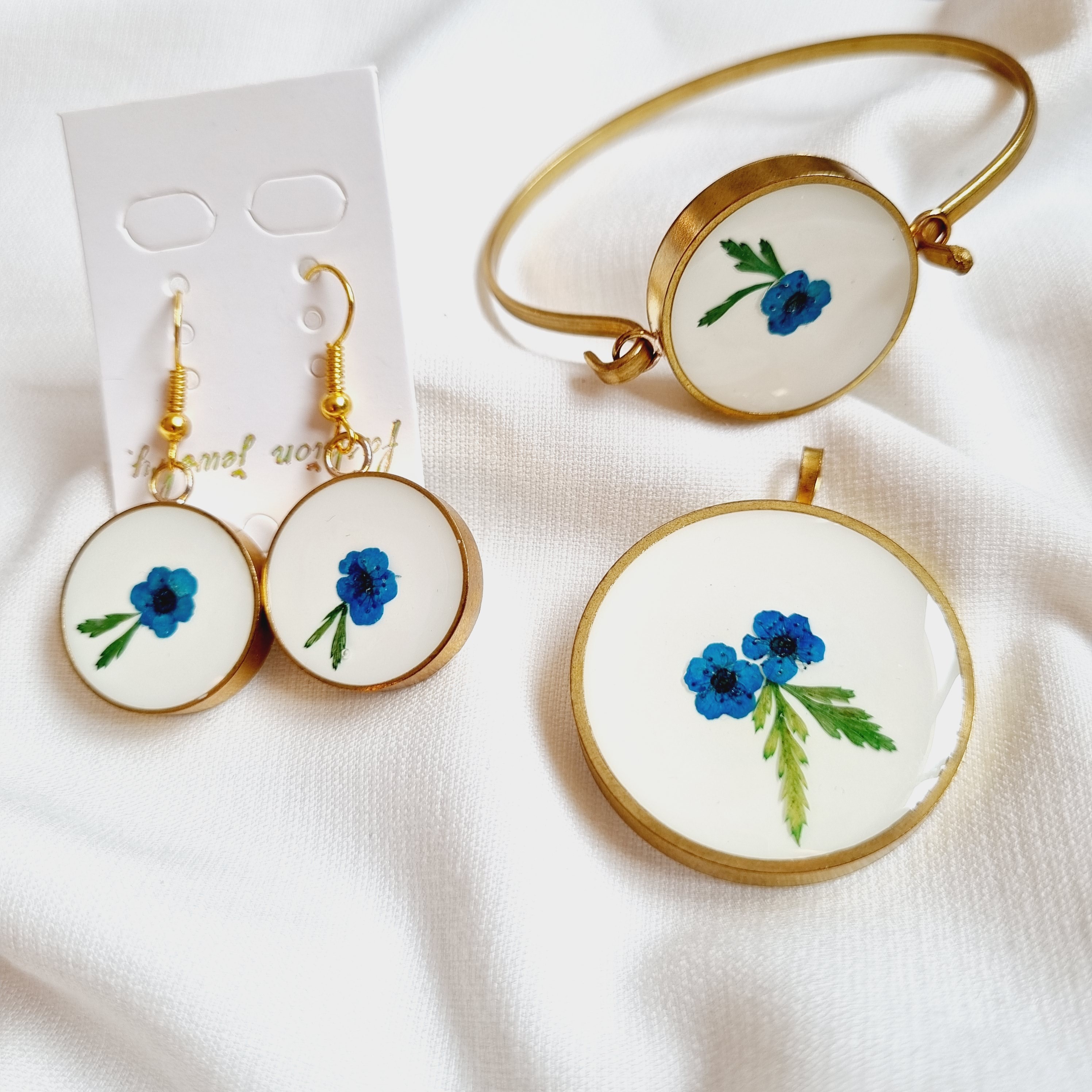 نیم ست رزینی شکوفه آبی با فریم برنجی