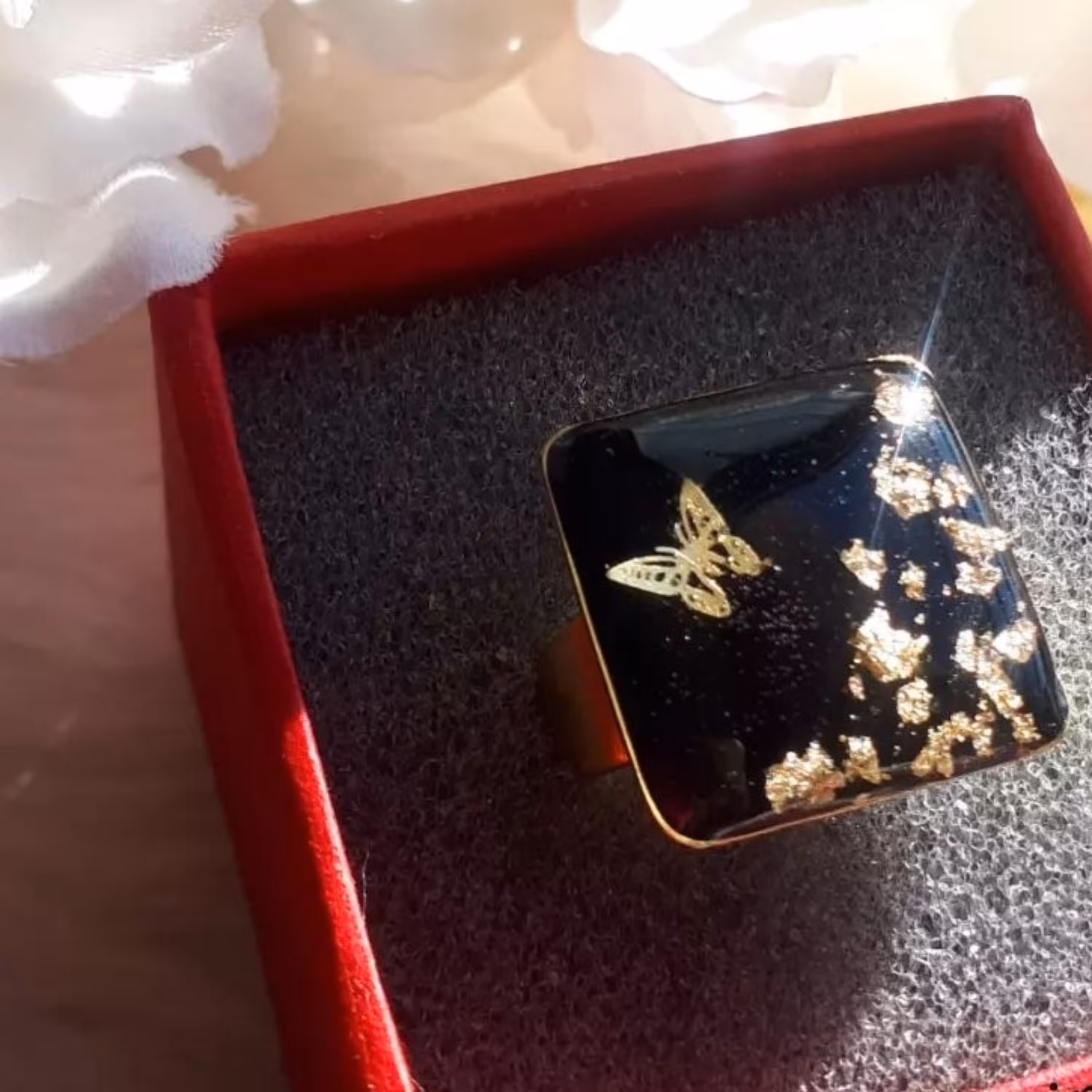 انگشتر رزینی مشکی مدل پروانه 