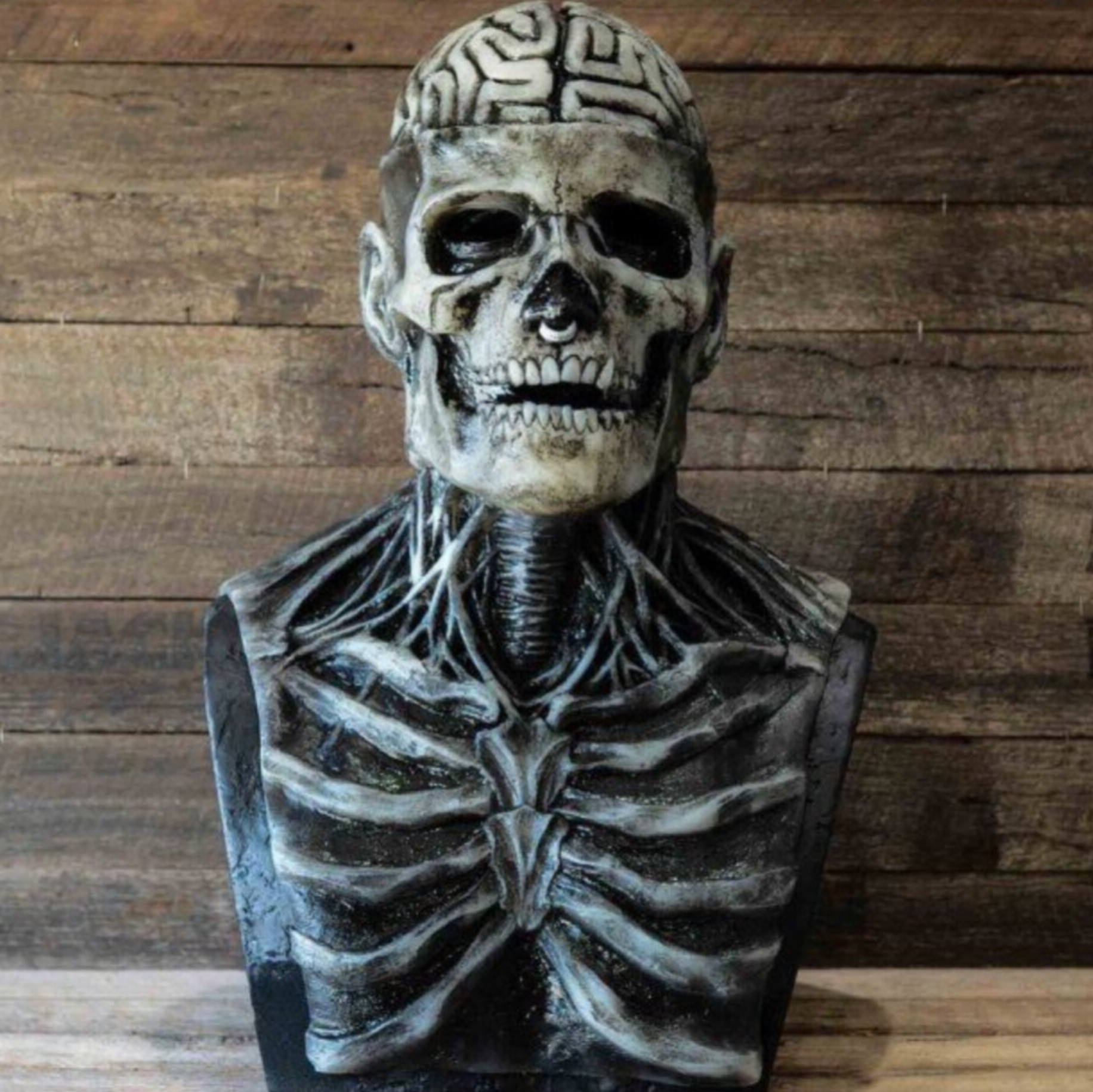 ماسک جمجمه مغز  خونین 