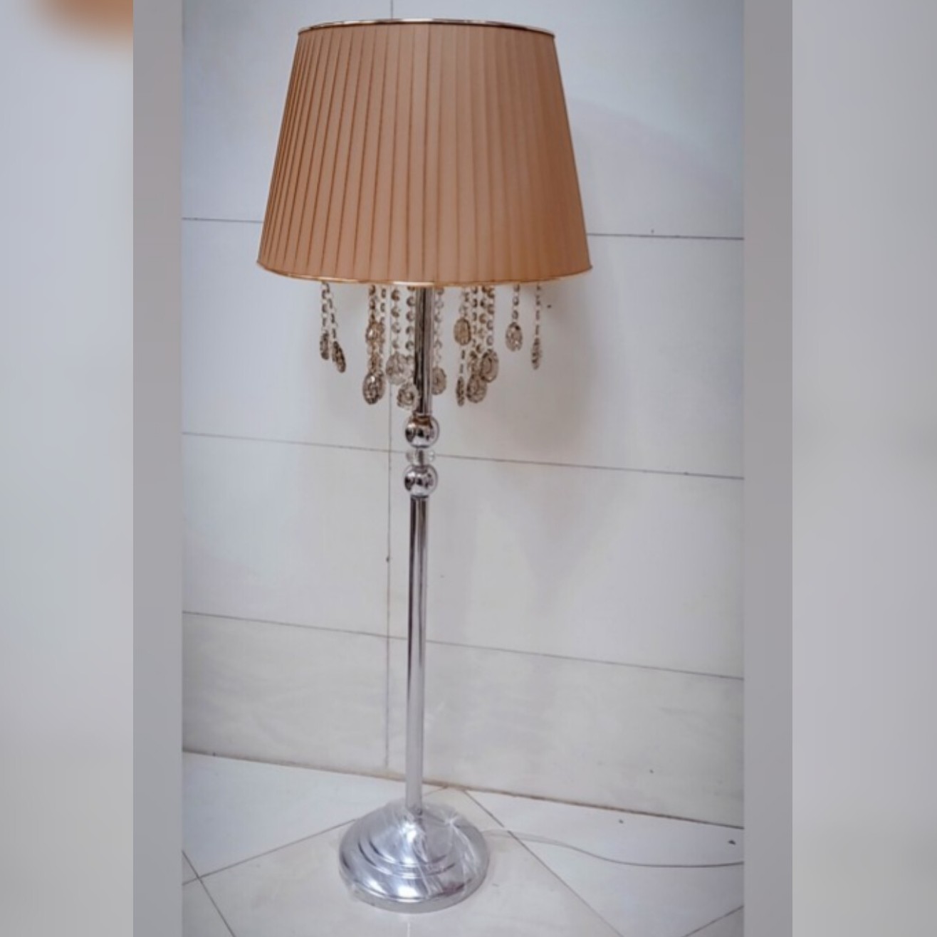 آباژور کنار سالنی عالی