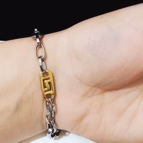 دستبند استیل اسپرت با کیفیت عالی و ضدحساسیت و مارک استینلس استیل میباشد