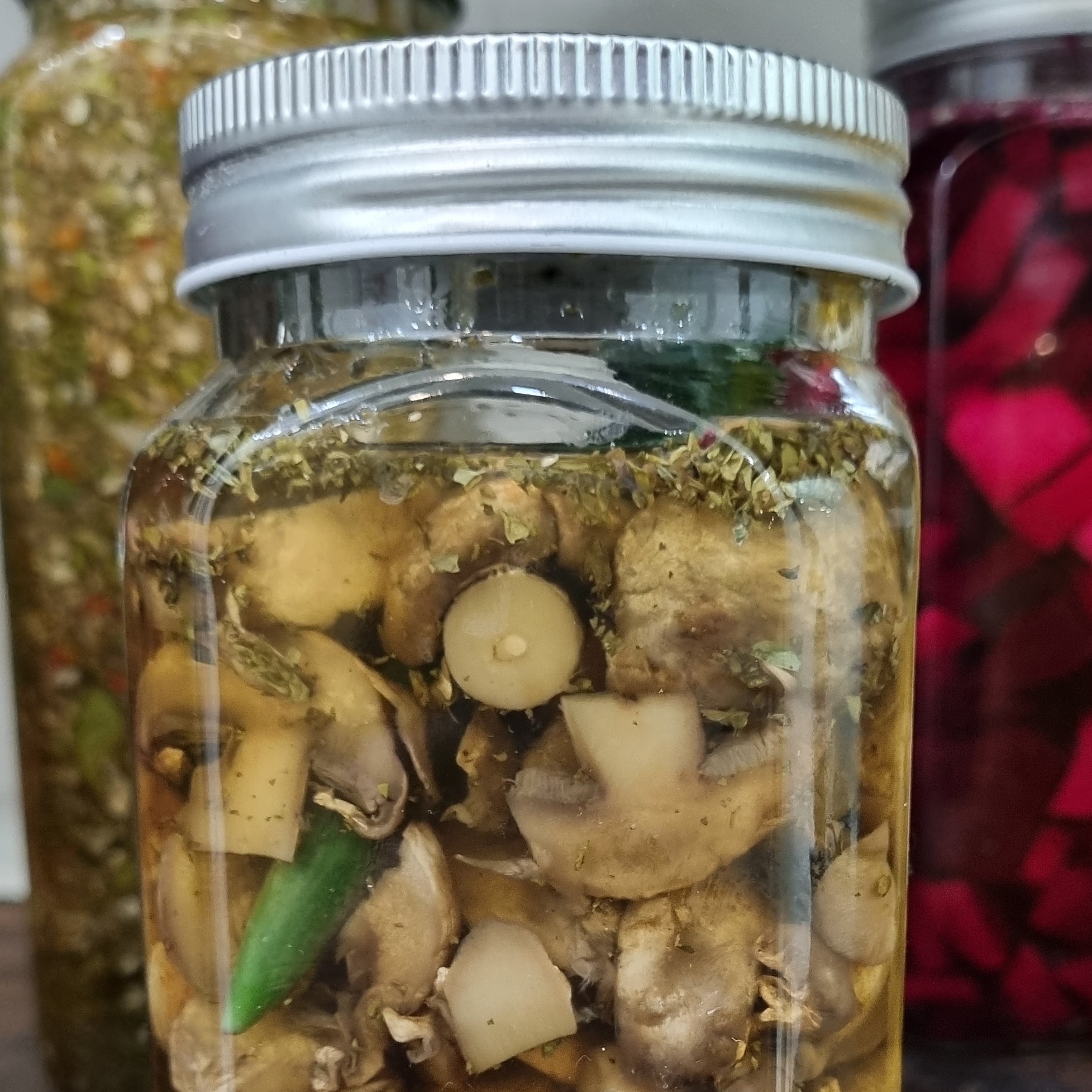 ترشی قارچ و زیتون