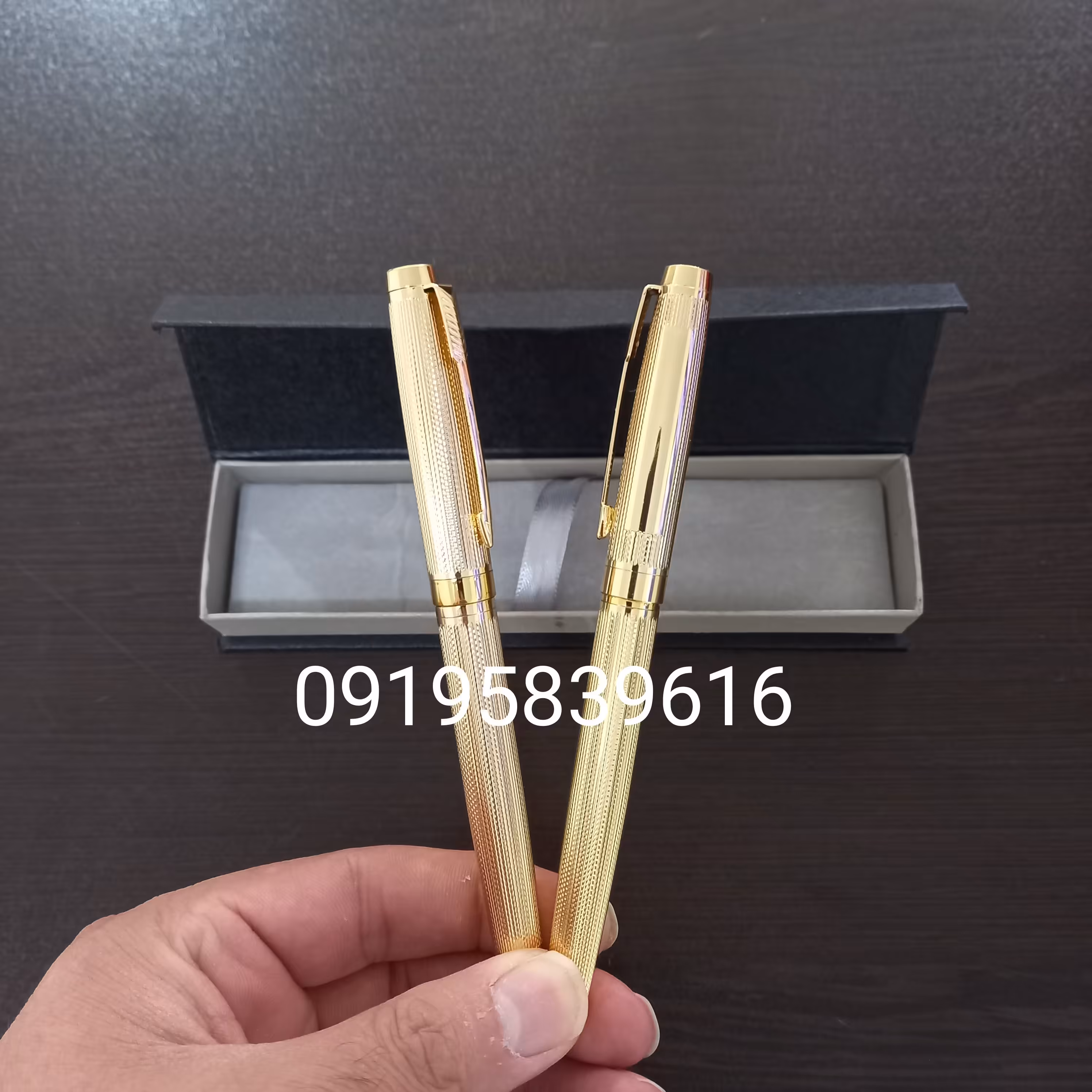 روان نویس و خودکار روکش طلا با شناسنامه و جعبه بهمراه حک اسم 