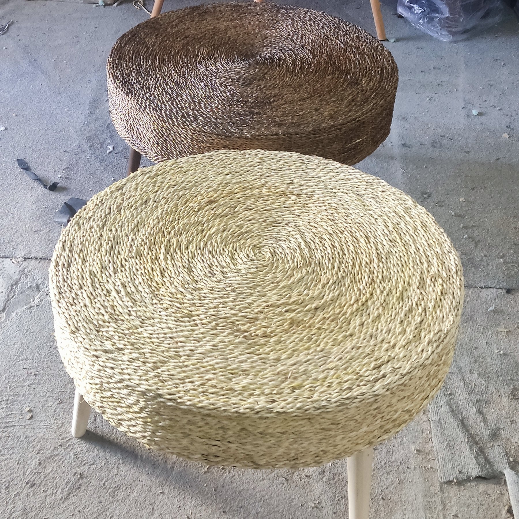 میز حصیری قطر 70س کرایه دارد