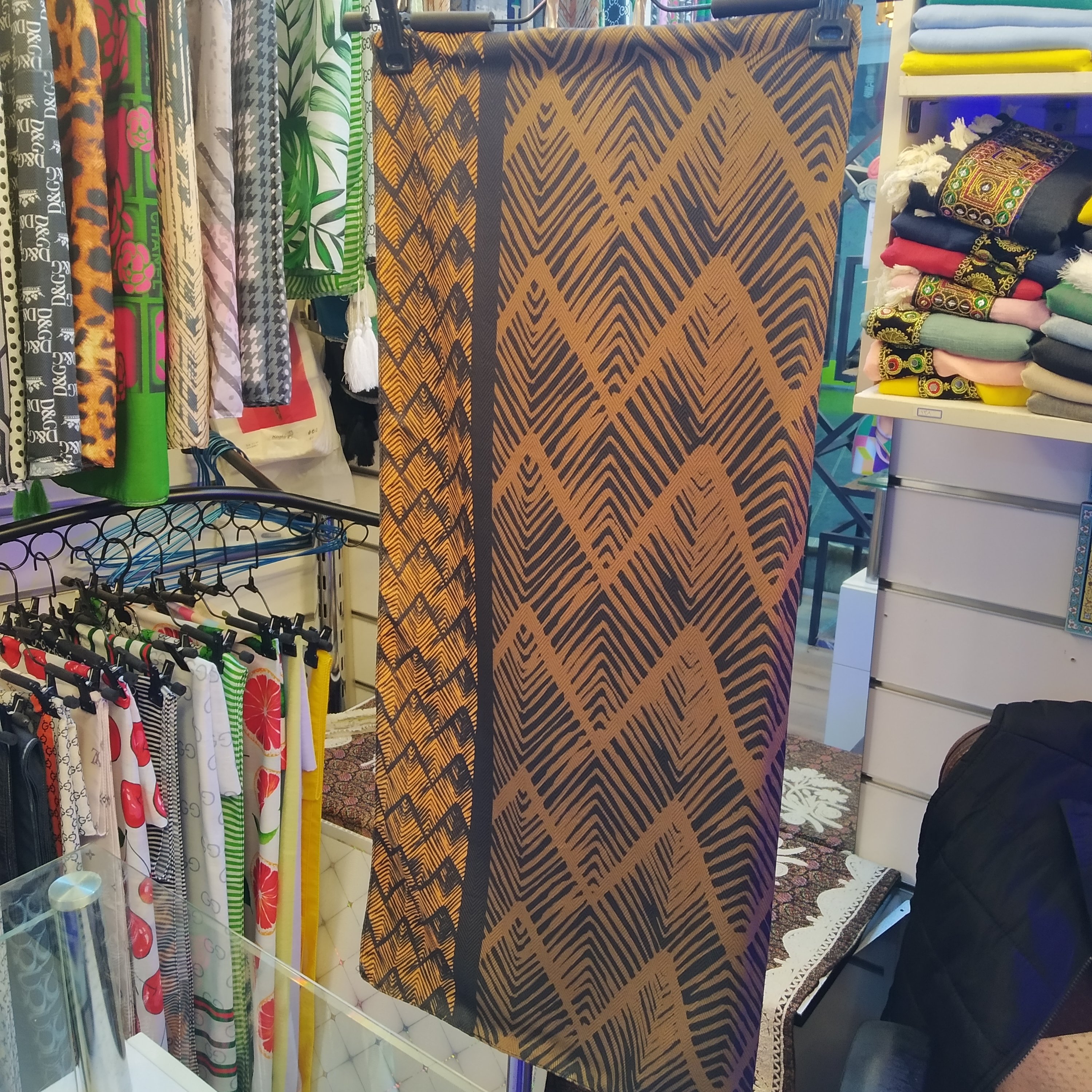 شال قهوه ای