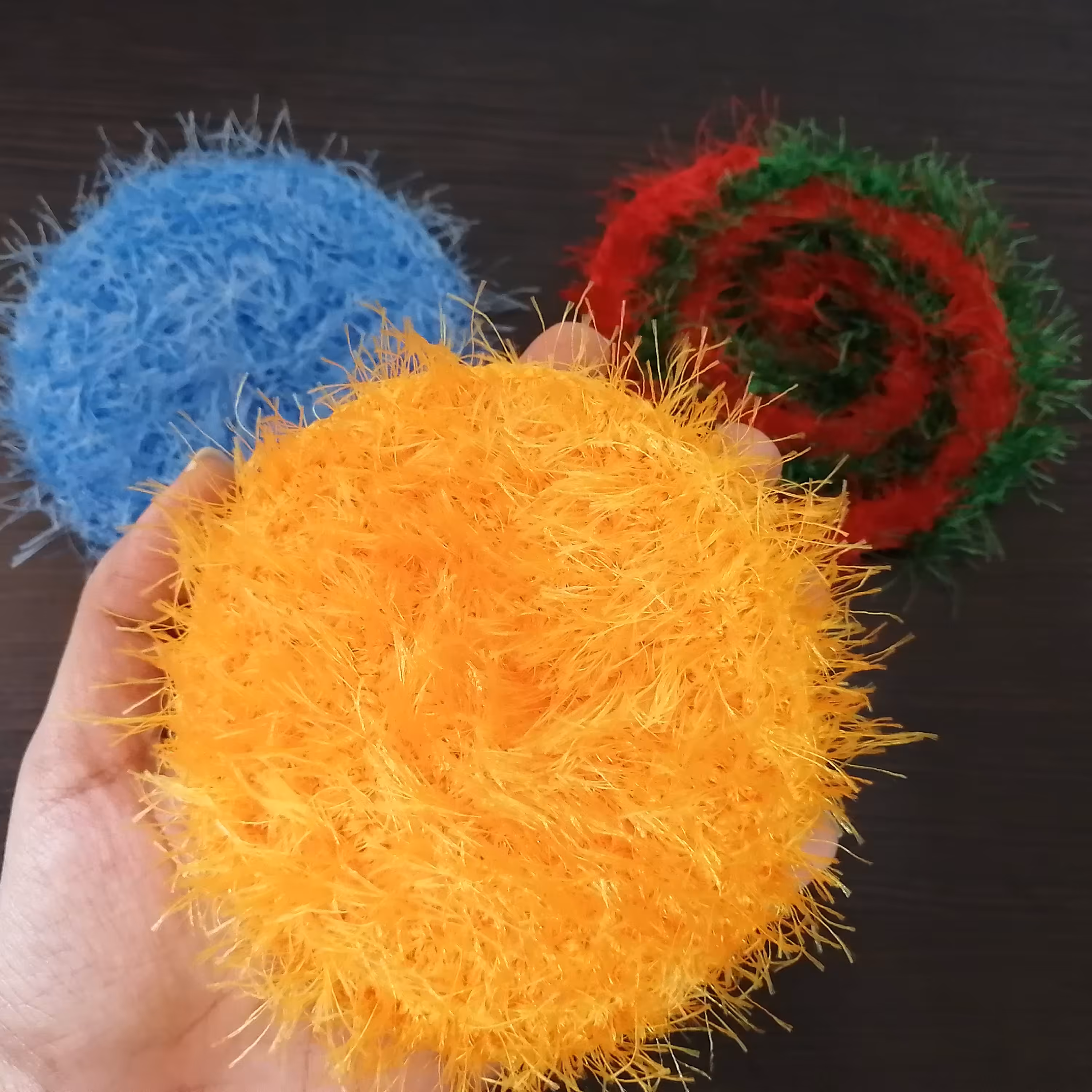 اسکاج مخصوص ظروف حساس و نچسب مثل تفلون، گرانیتی، سرامیکی-بسیار نرم، باکف کنندگی زیاد،  