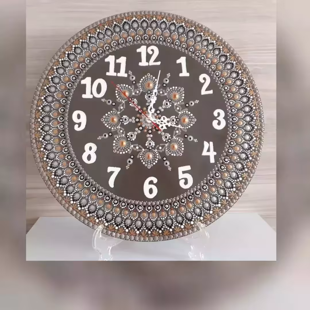 ساعت چوبی  نقطه کوبی شده