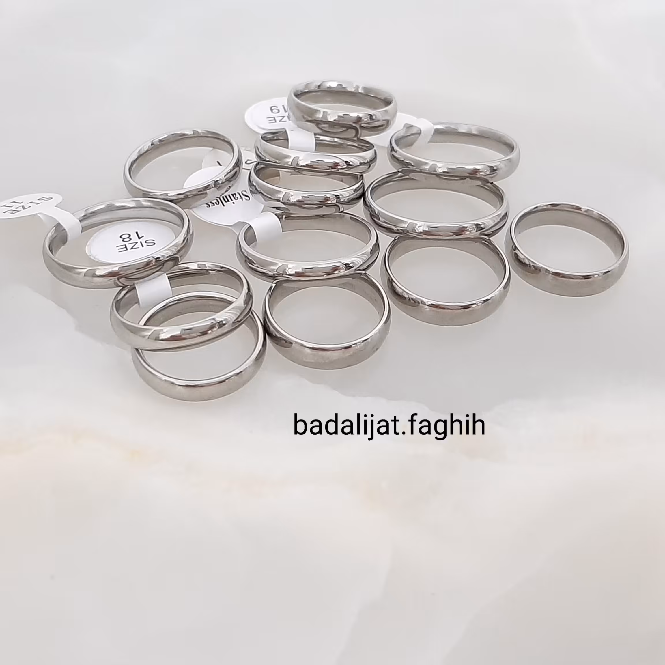 انگشتر حلقه نقره ای فوق العاده شیک استیل بسیار با کیفیت و کاملا رنگ ثابت با آبکاری طلا سفید 