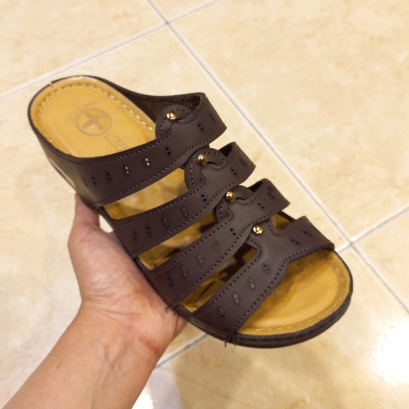 صندل طبی زنانه مارک مهتاب (ارسال رایگان)رویه چرم صنعتی زیره پیو.صددرصد طبی. دردو رنگ 37تا41