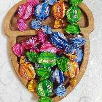 شکلات کارولین میوه ای روکش کاکائویی مغز میوه ای شونیز بسته 500گرمی 