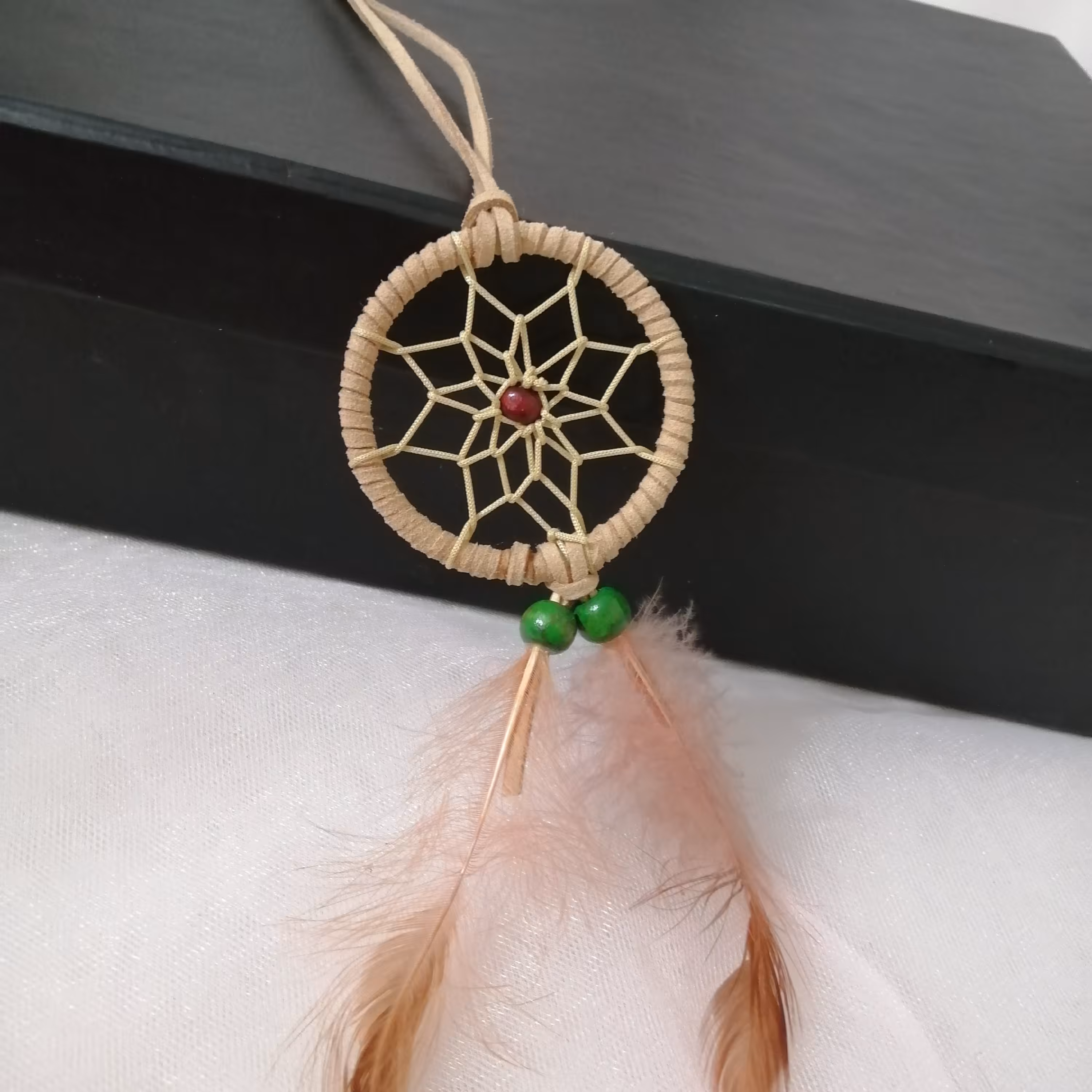 گردنبند دریم کچر رومانتویی کرمی طرح 1