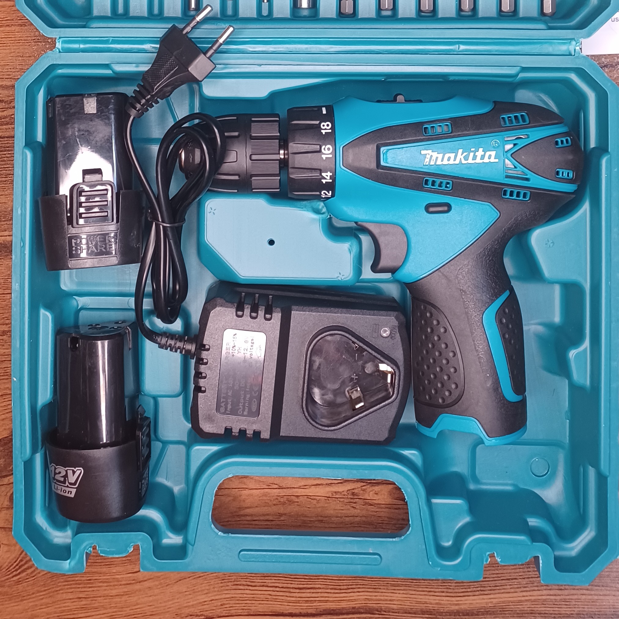 دریل شارژی ماکیتا 12 ولت  بهمراه مجموعه ابزار و 6 ماه ضمانت بدون قید و شرط 