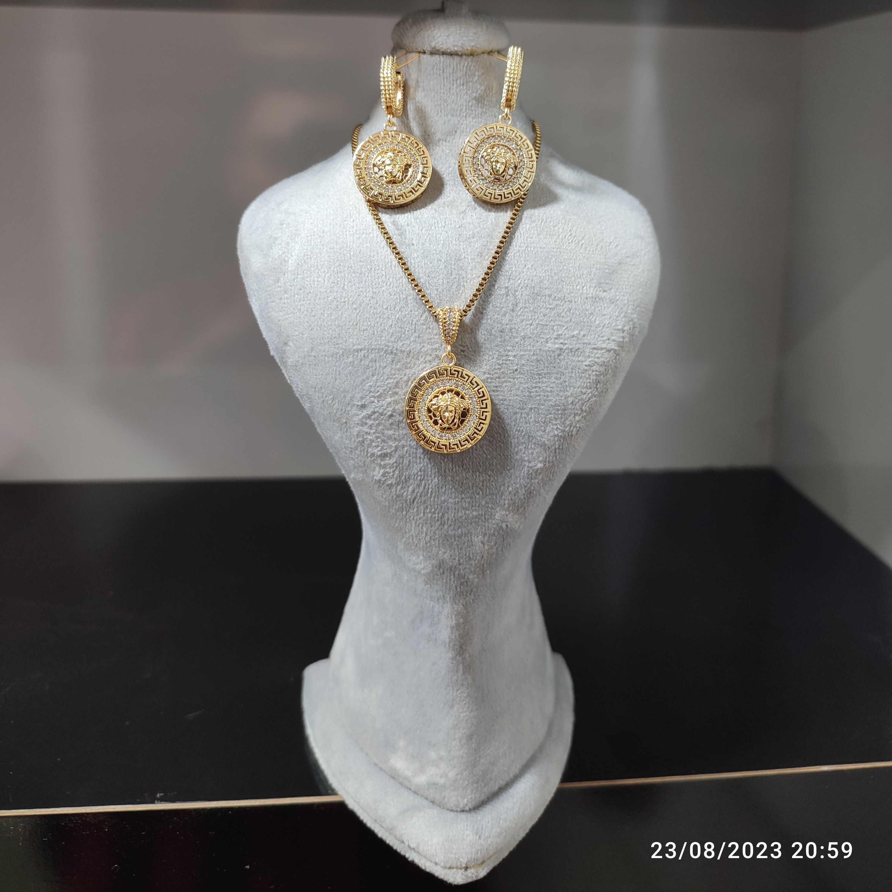 نیمست ورساچه نگین کاری ( همراه با زنجیر ) 